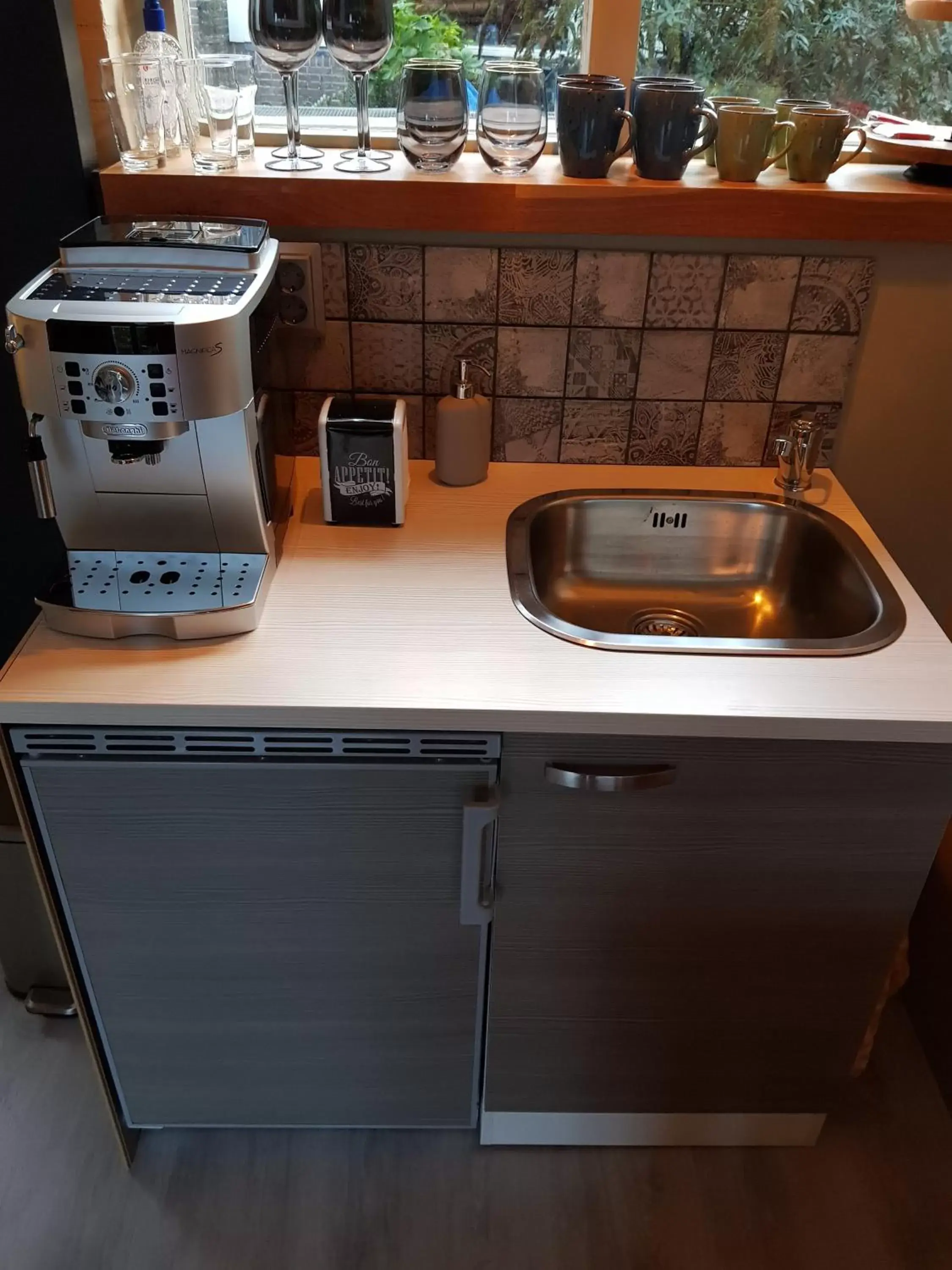 Coffee/tea facilities, Kitchen/Kitchenette in bnbheerhugowaard