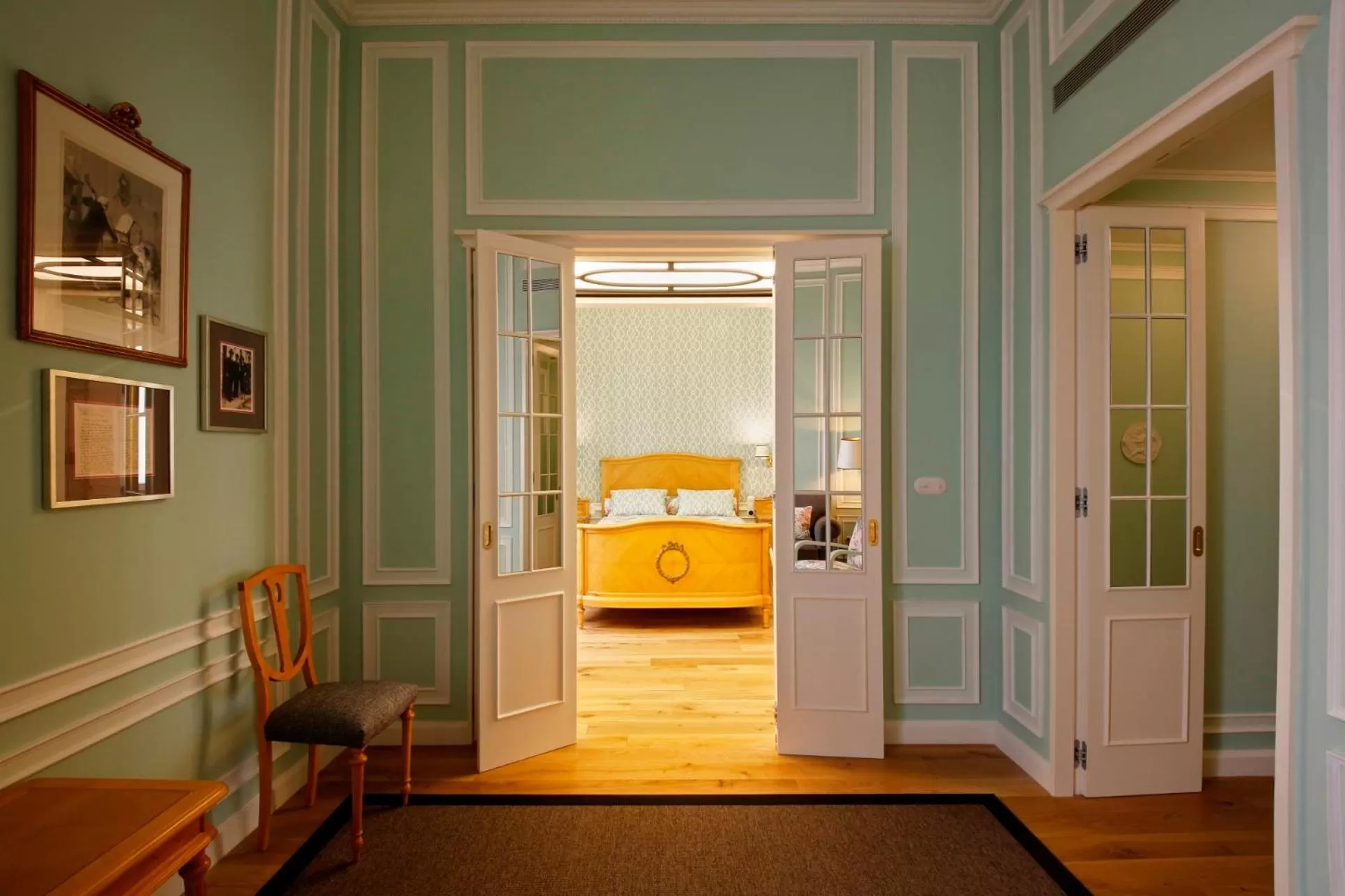 Bed in Grande Hotel do Porto