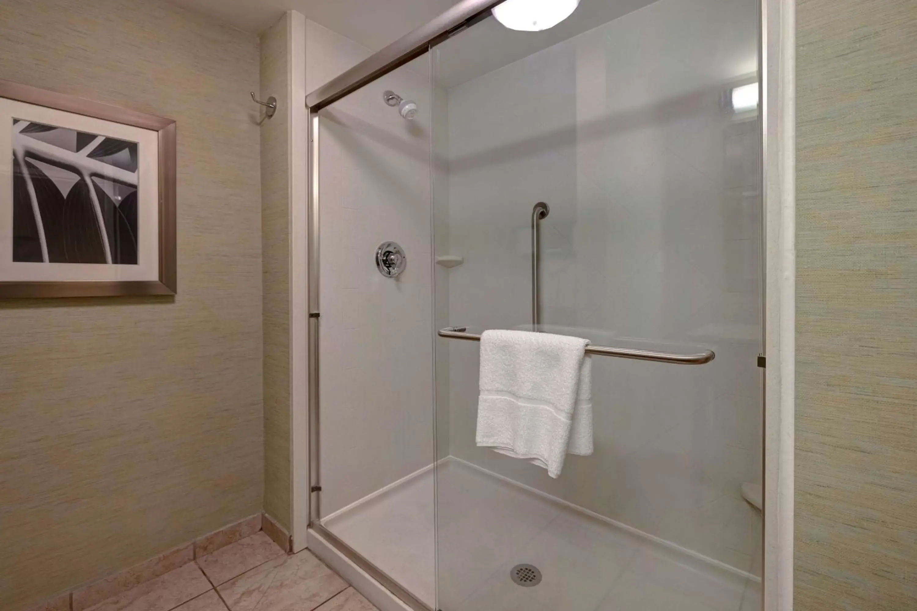 Bathroom in Hampton Inn & Suites Pensacola/Gulf Breeze