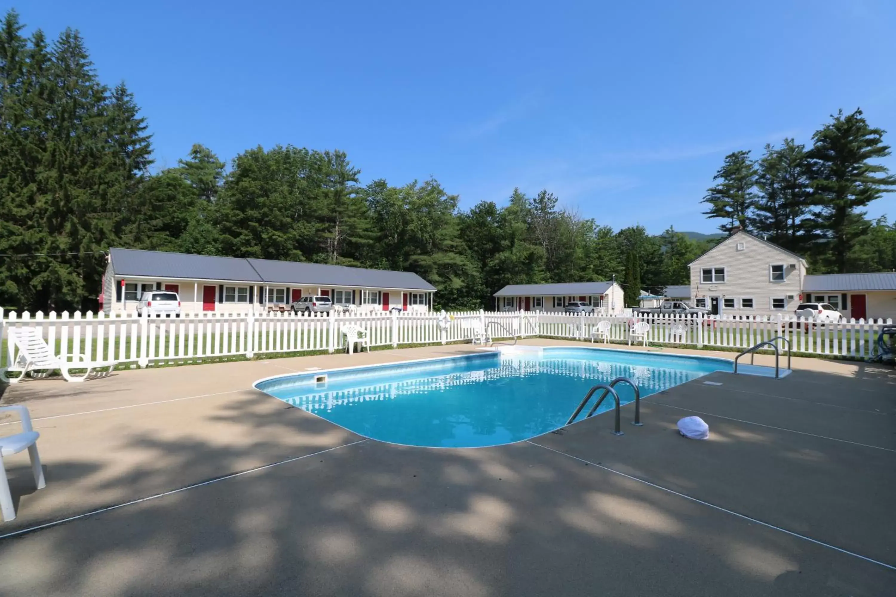 Swimming Pool in The Villager Motel