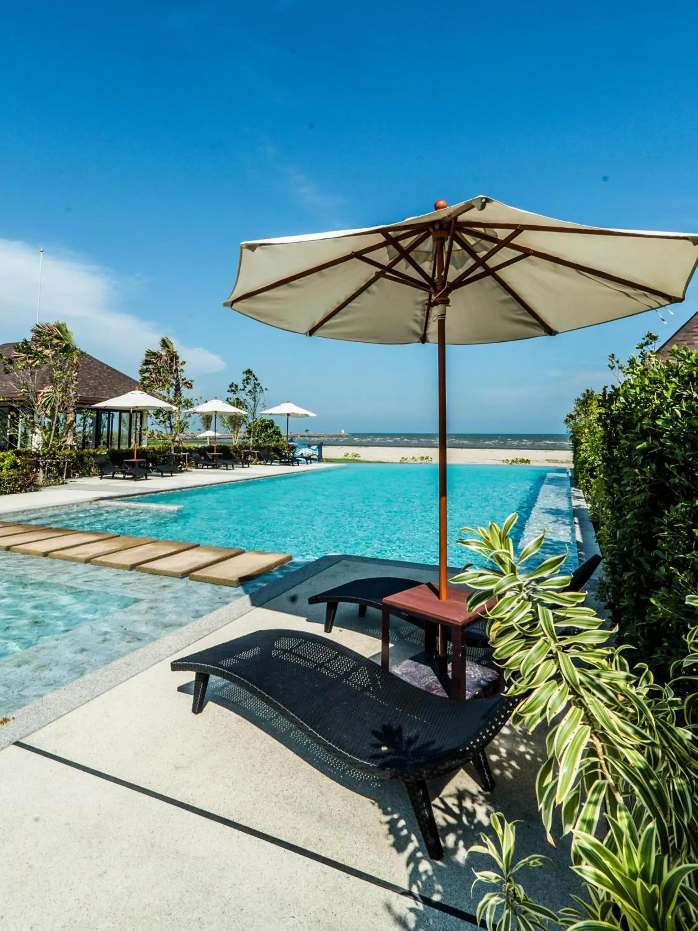 Swimming pool in Triple Tree Beach Resort Swimming pool in Triple Tree Beach Resort