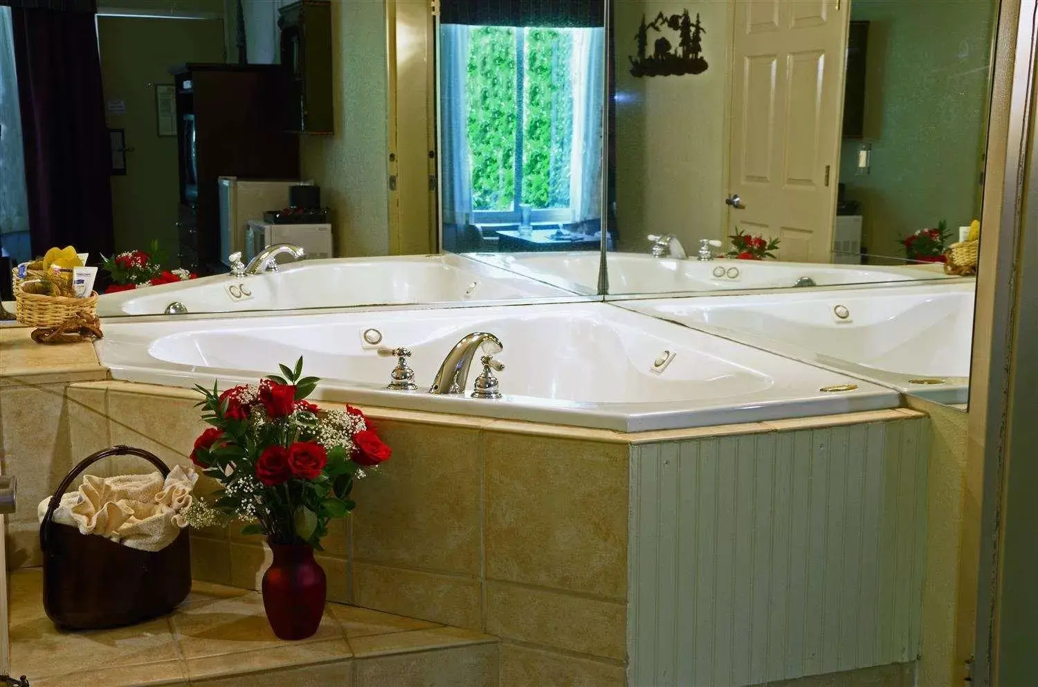 Bath, Bathroom in Best Western Mountain Lodge At Banner Elk