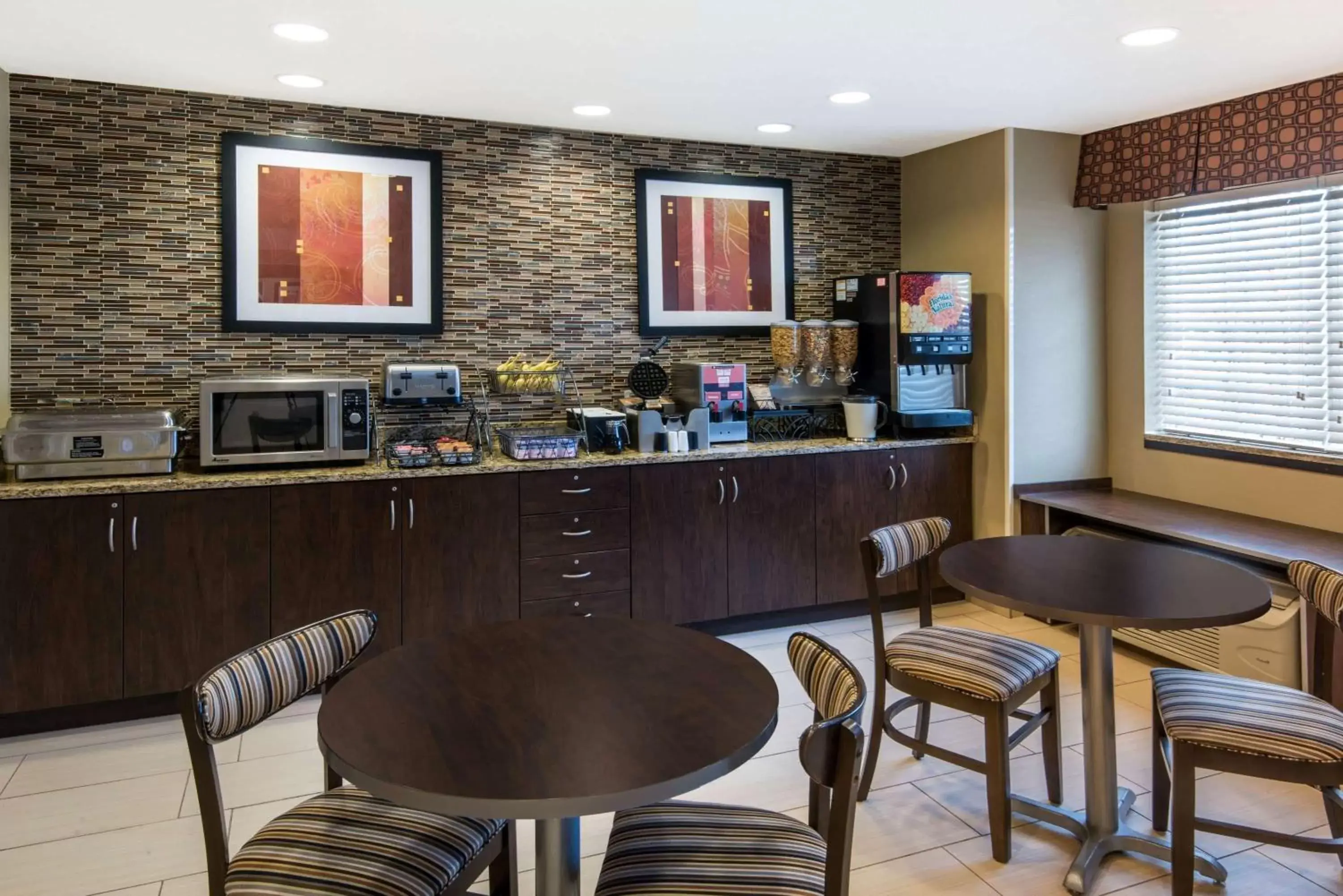 Restaurant/places to eat in Microtel Inn and Suites North Canton Restaurant/places to eat in Microtel Inn and Suites North Canton