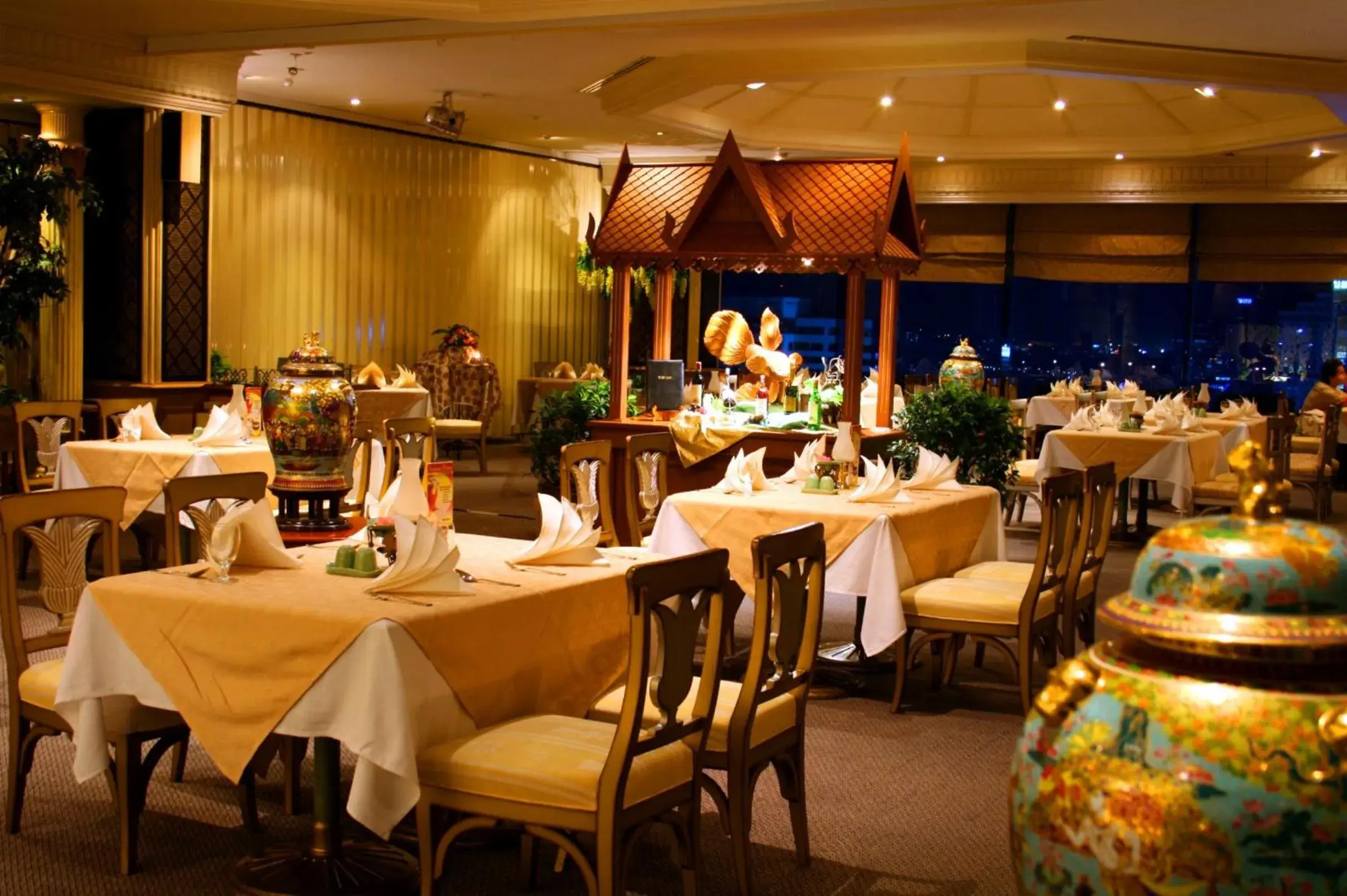 Restaurant/Places to Eat in Golden Tulip Sovereign Hotel Bangkok