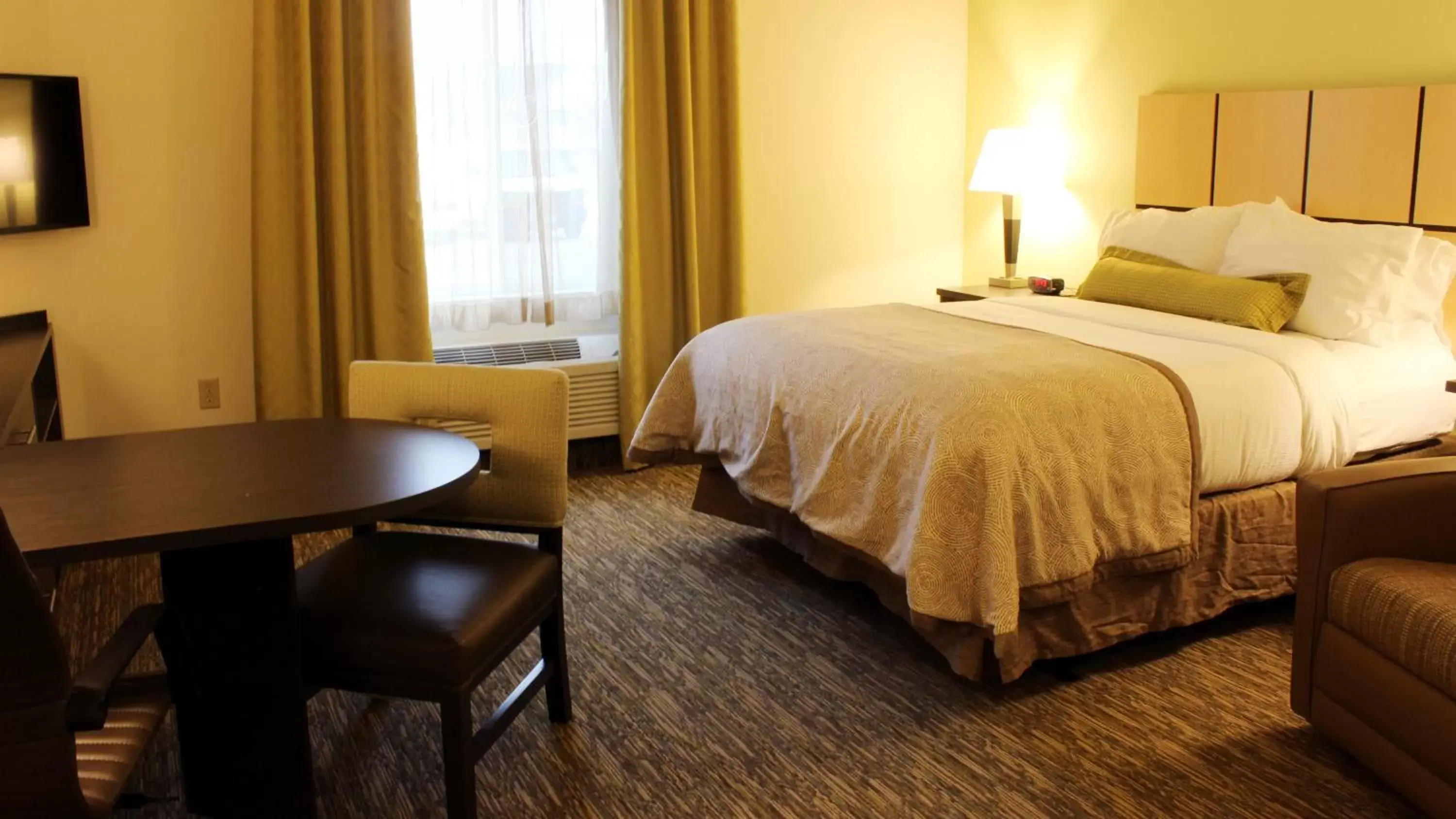 Photo of the whole room, Bed in Candlewood Suites Sioux City - Southern Hills, an IHG Hotel