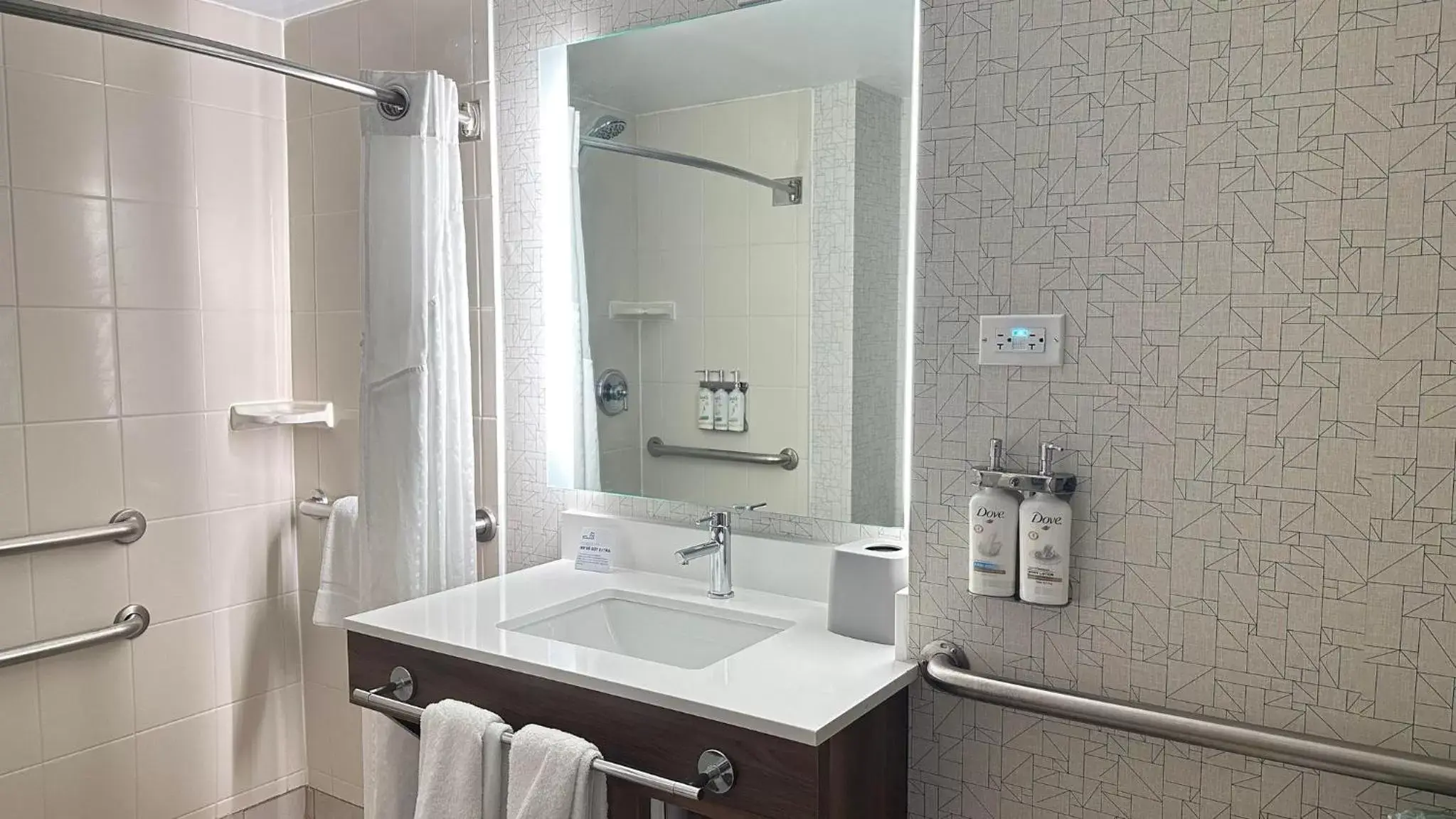 Shower, Bathroom in Holiday Inn Express & Suites - Prospect Heights, an IHG Hotel