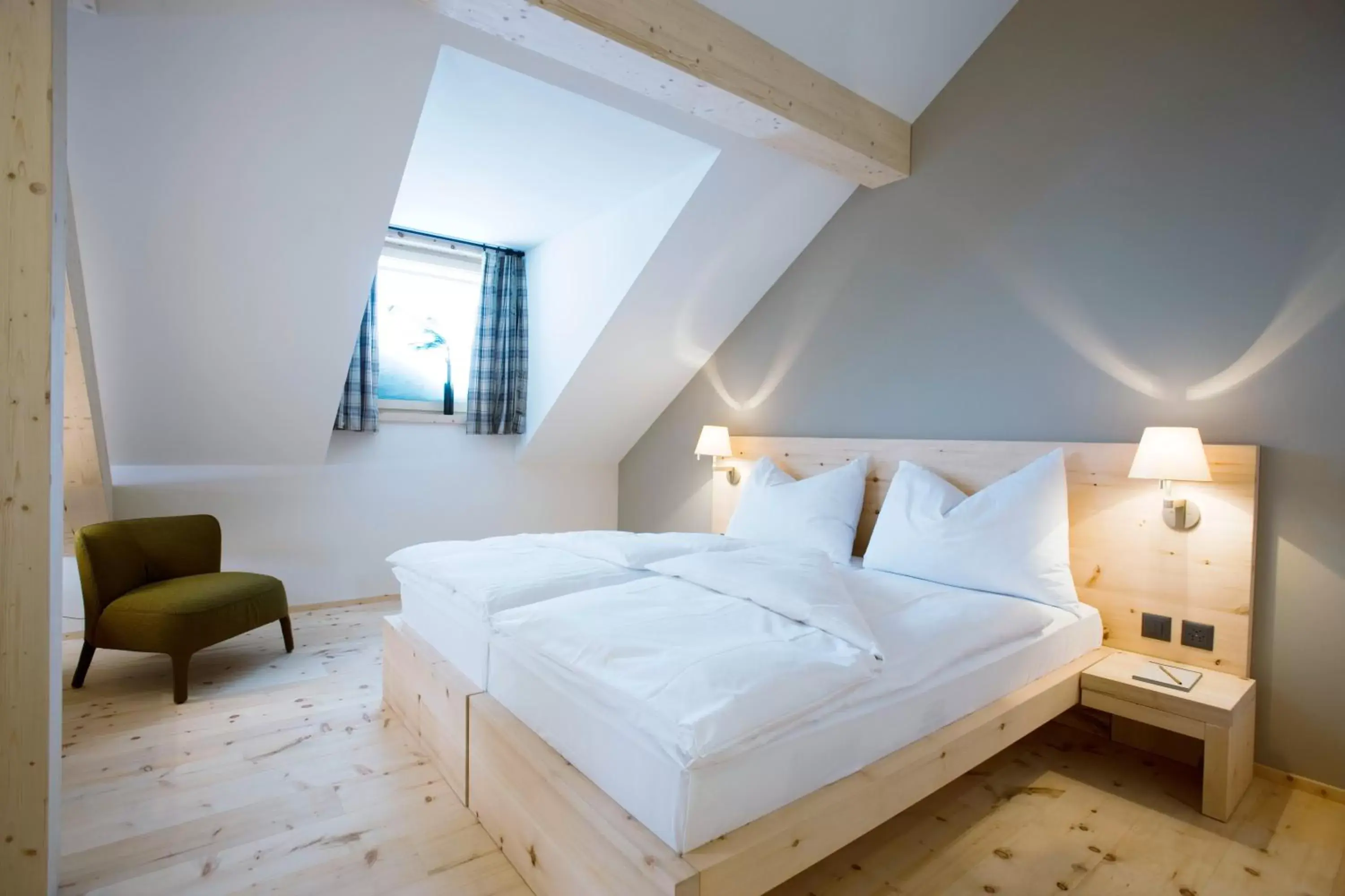 Bed in Romantik Hotel Muottas Muragl