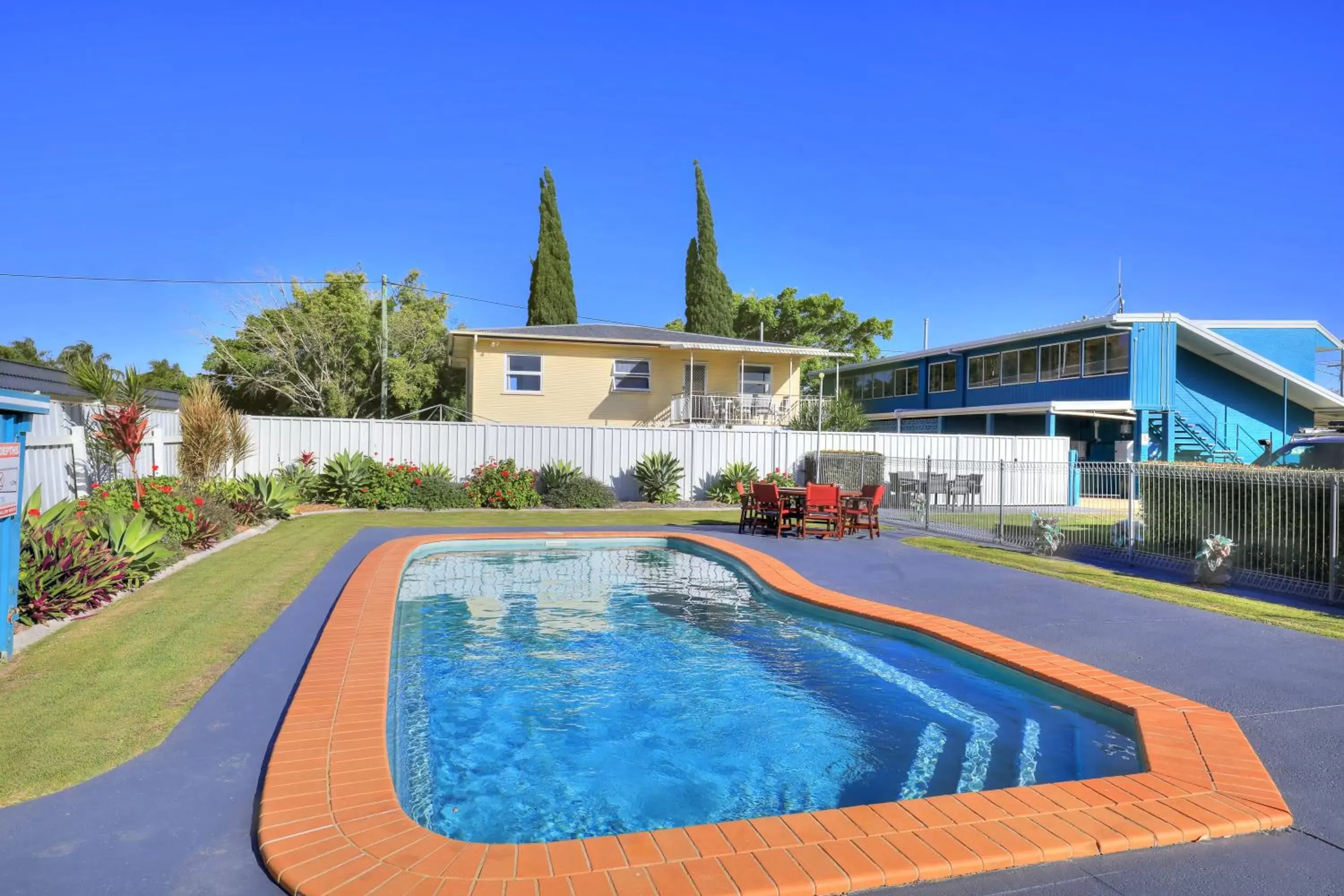 Swimming Pool in Oscar Motel