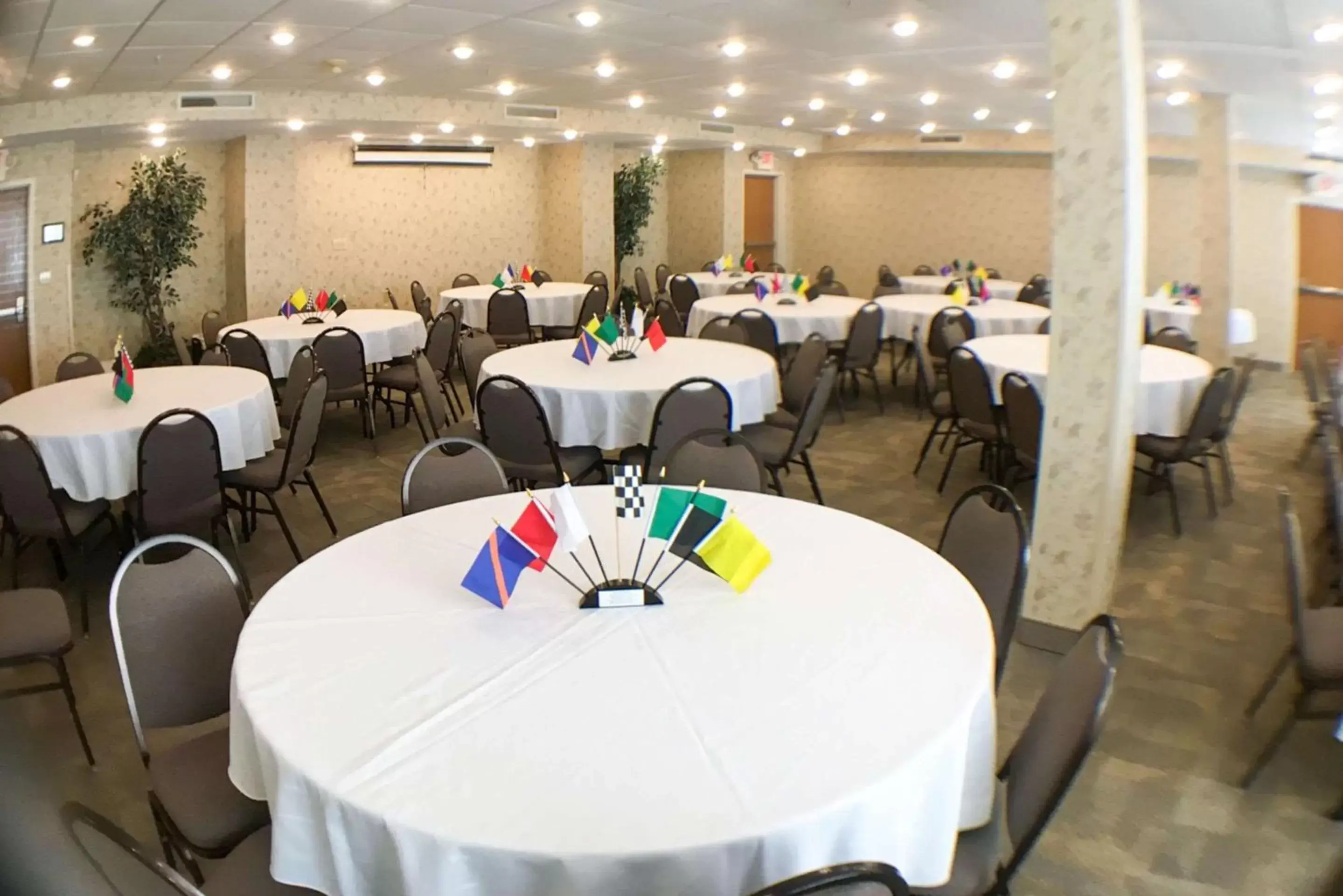 Meeting/conference room, Restaurant/Places to Eat in Quality Inn & Suites Bellville - Mansfield