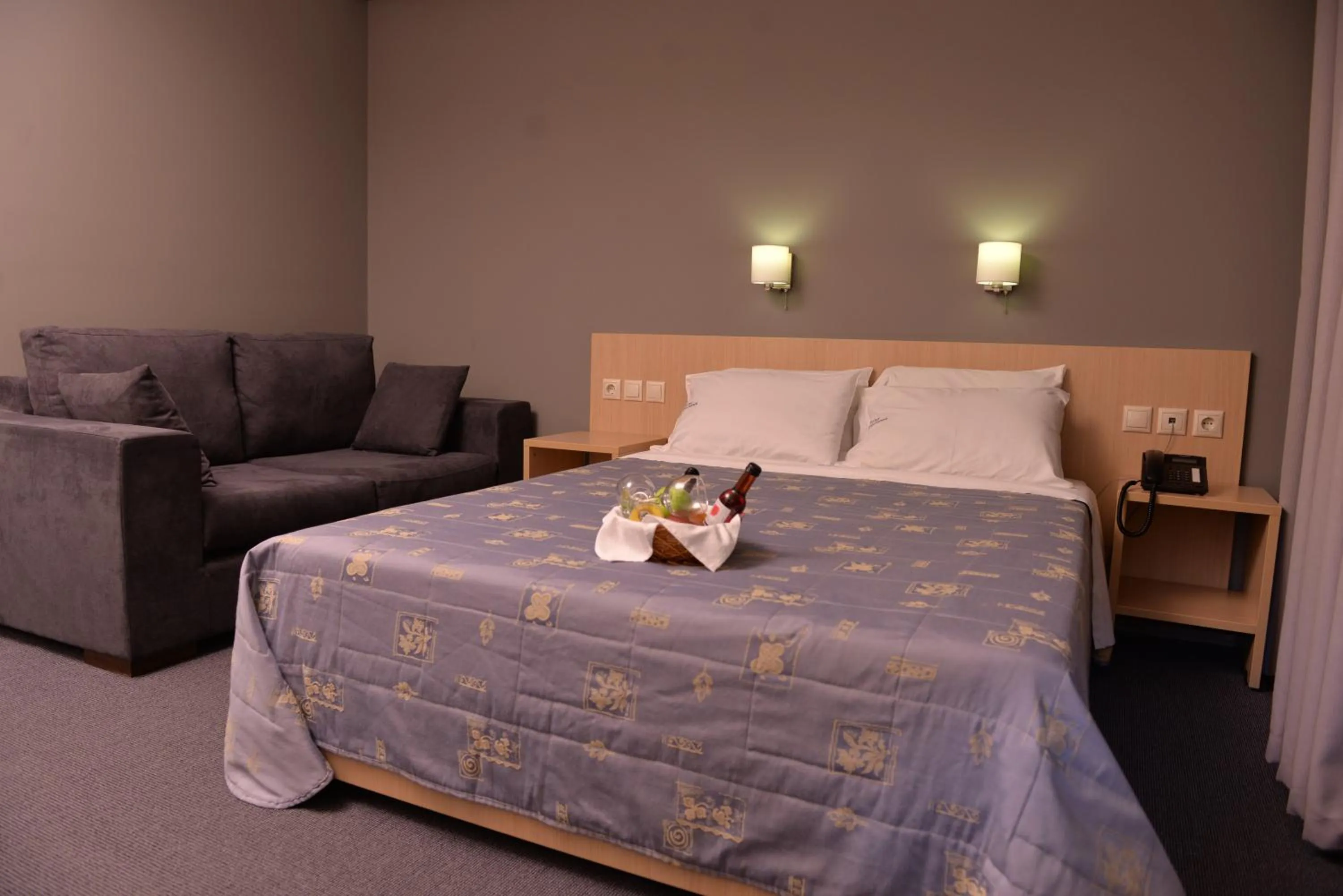 Photo of the whole room, Bed in Mediterranee