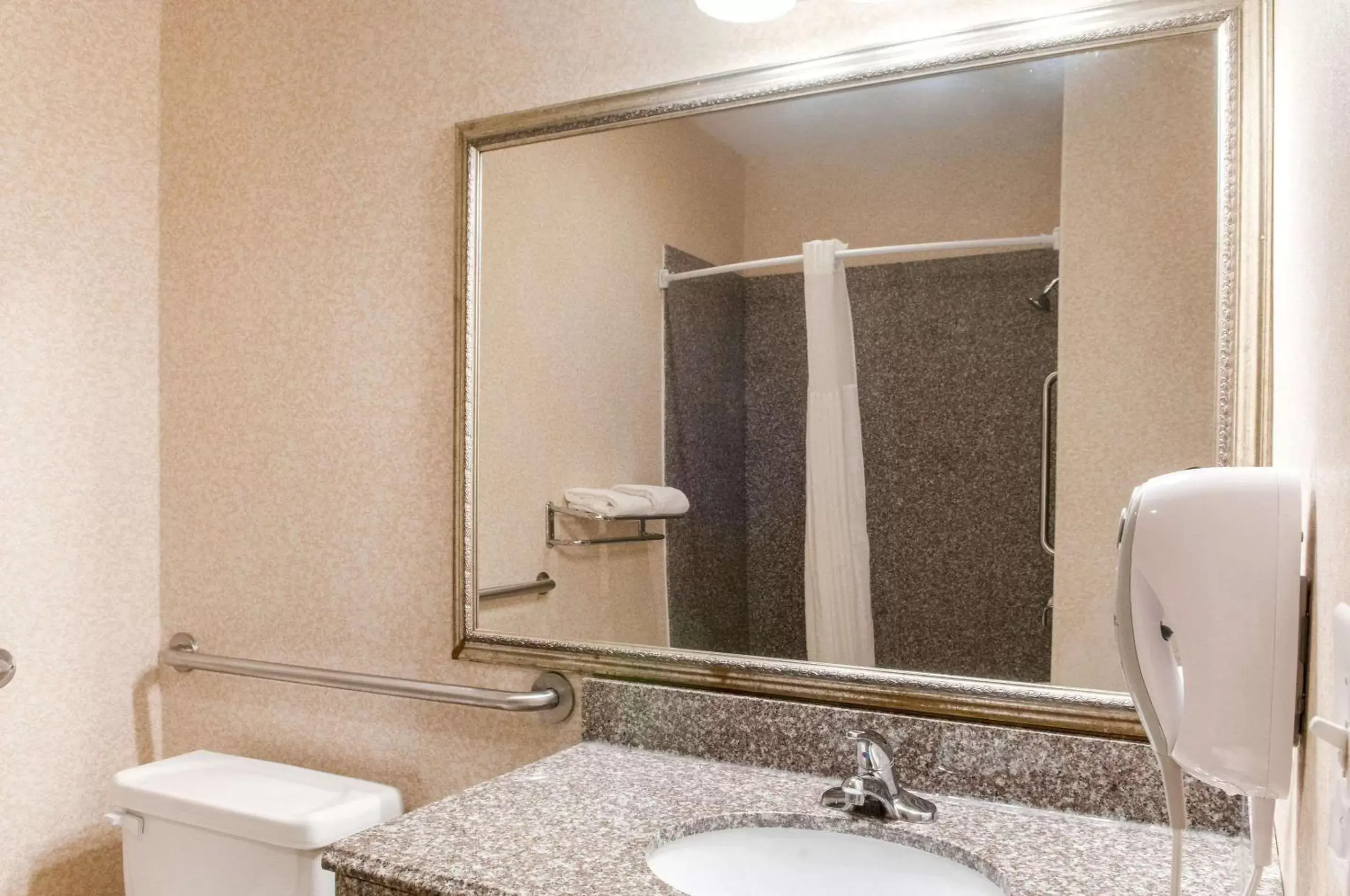 Bathroom in Quality Inn & Suites Houma