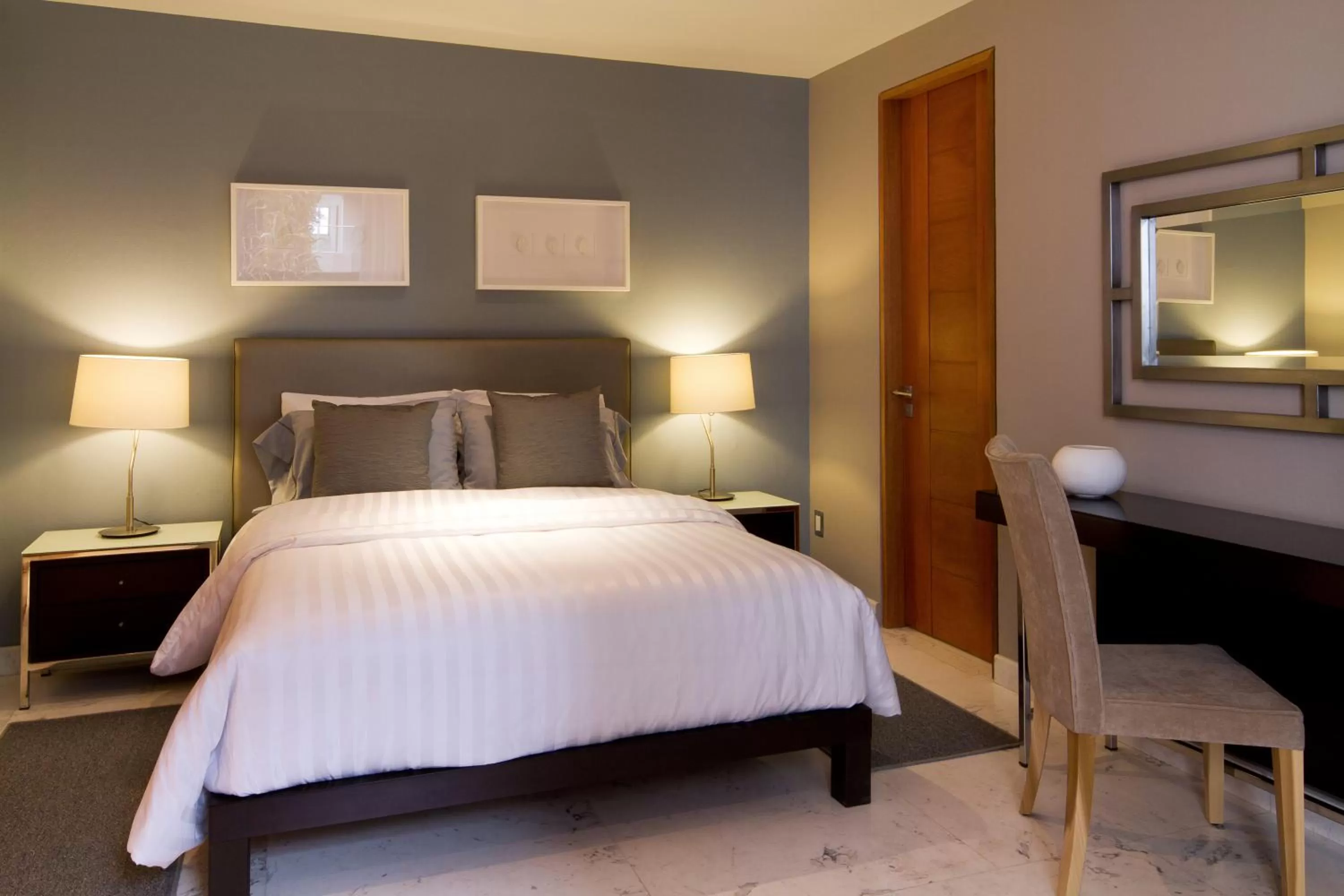 Bedroom, Bed in Pennsylvania Suites