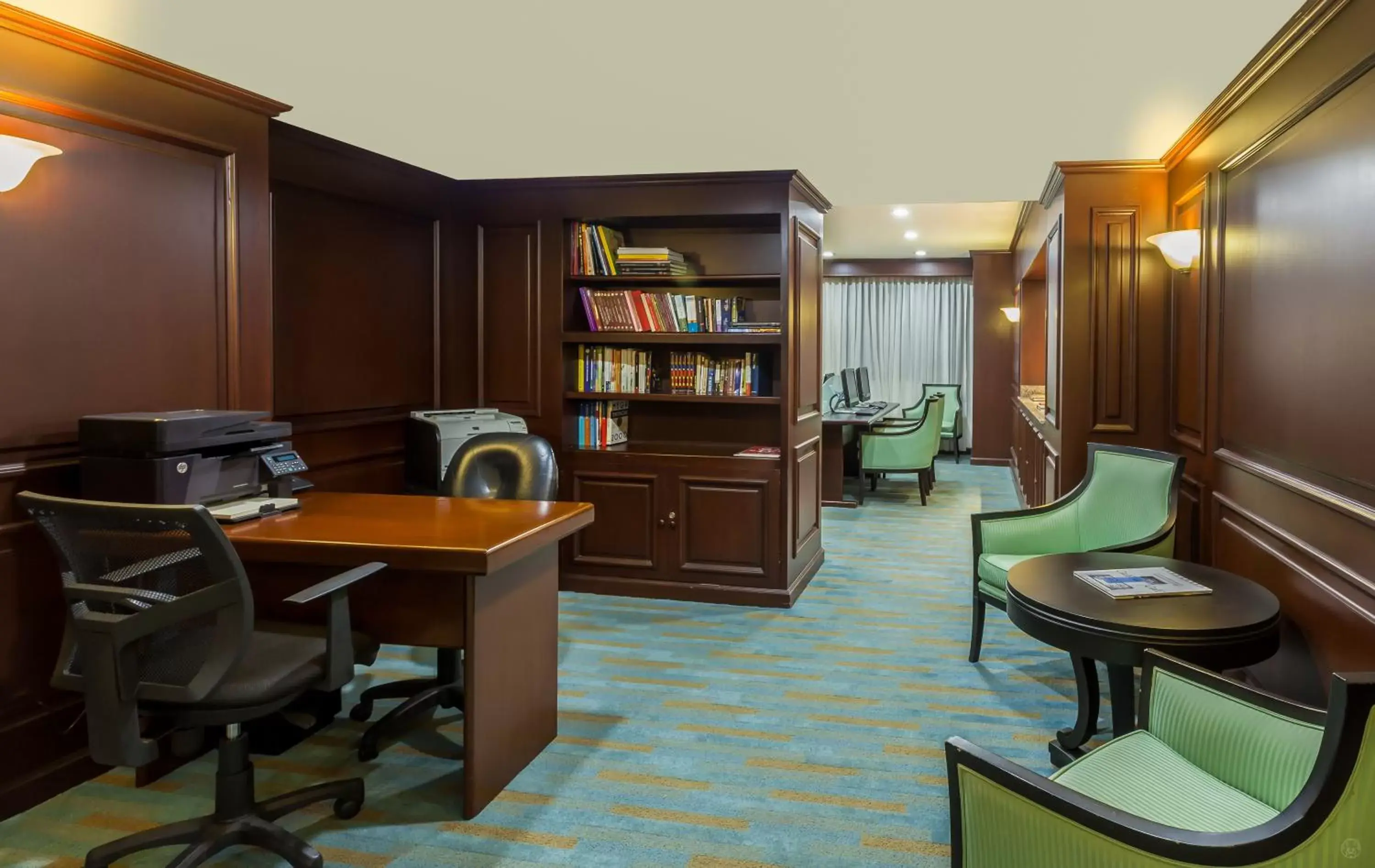 Library in Sonesta Hotel Cali