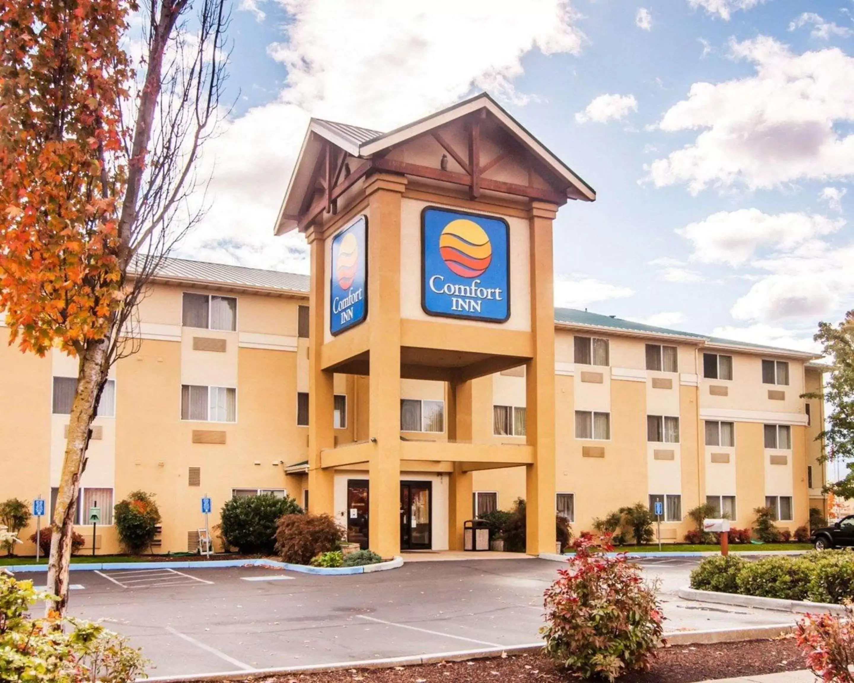 Property building in Comfort Inn Medford South Property building in Comfort Inn Medford South