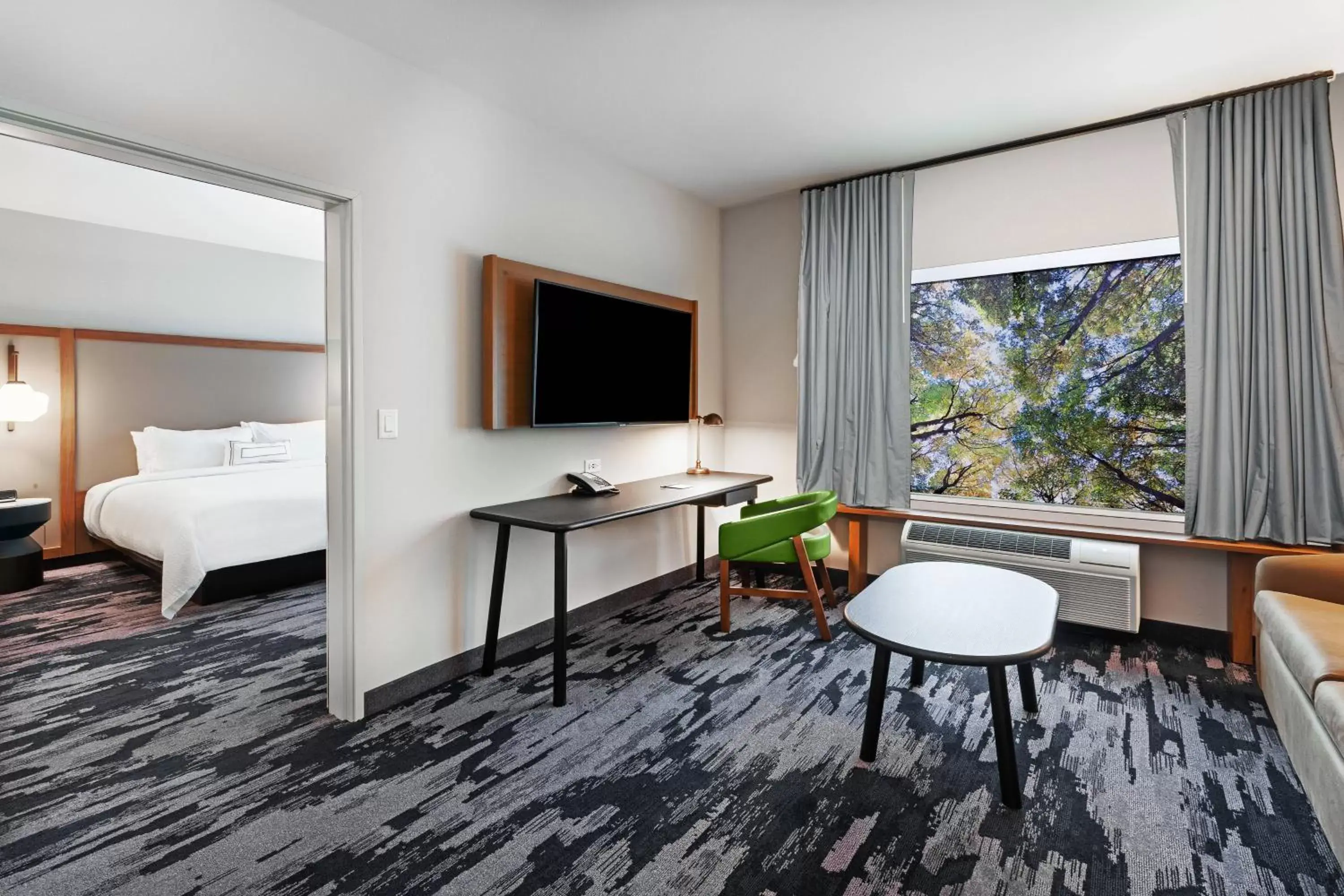 Bedroom, TV/Entertainment Center in Fairfield Inn & Suites by Marriott Tulsa Catoosa
