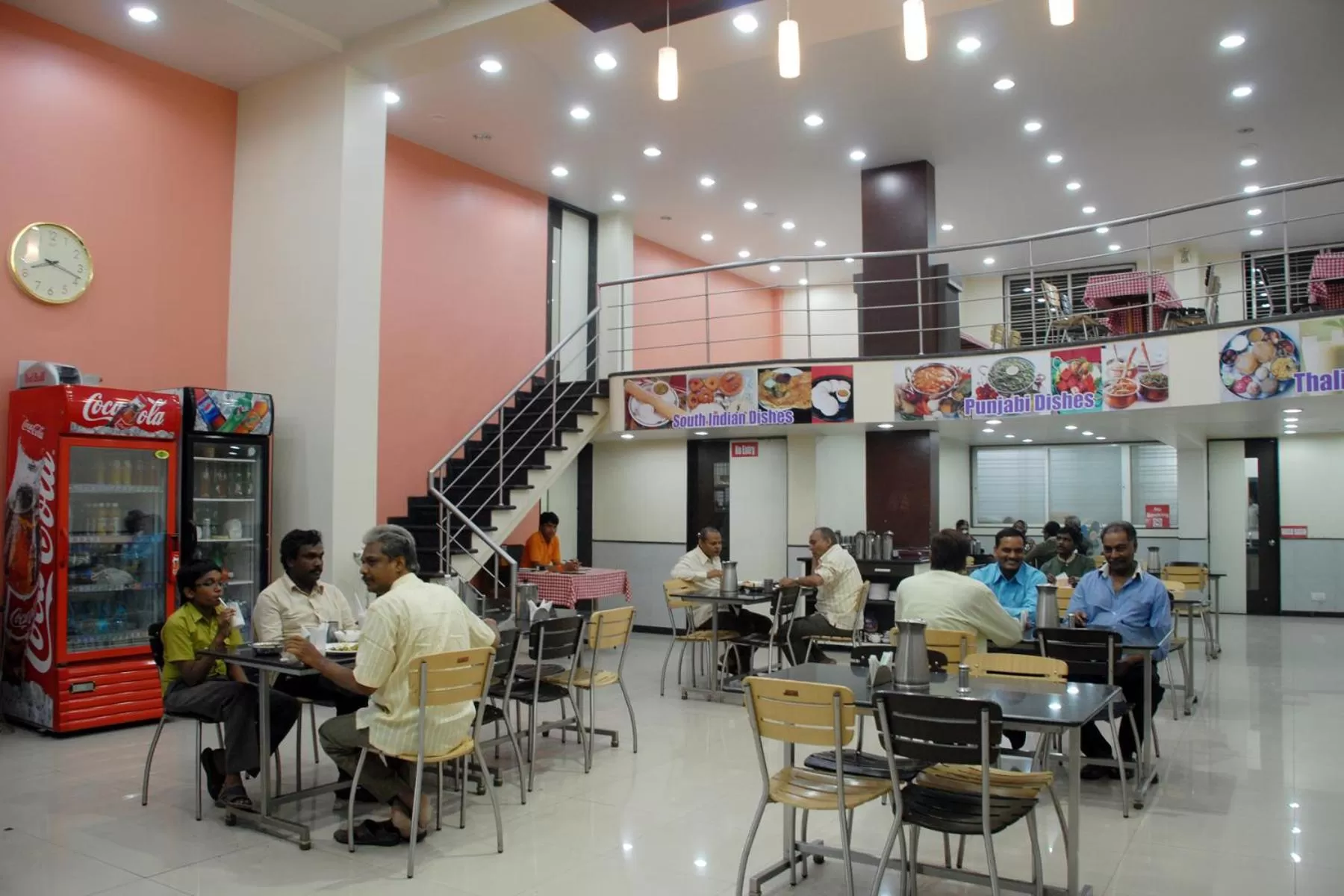 Restaurant/places to eat in HOTEL NEW BHARTI