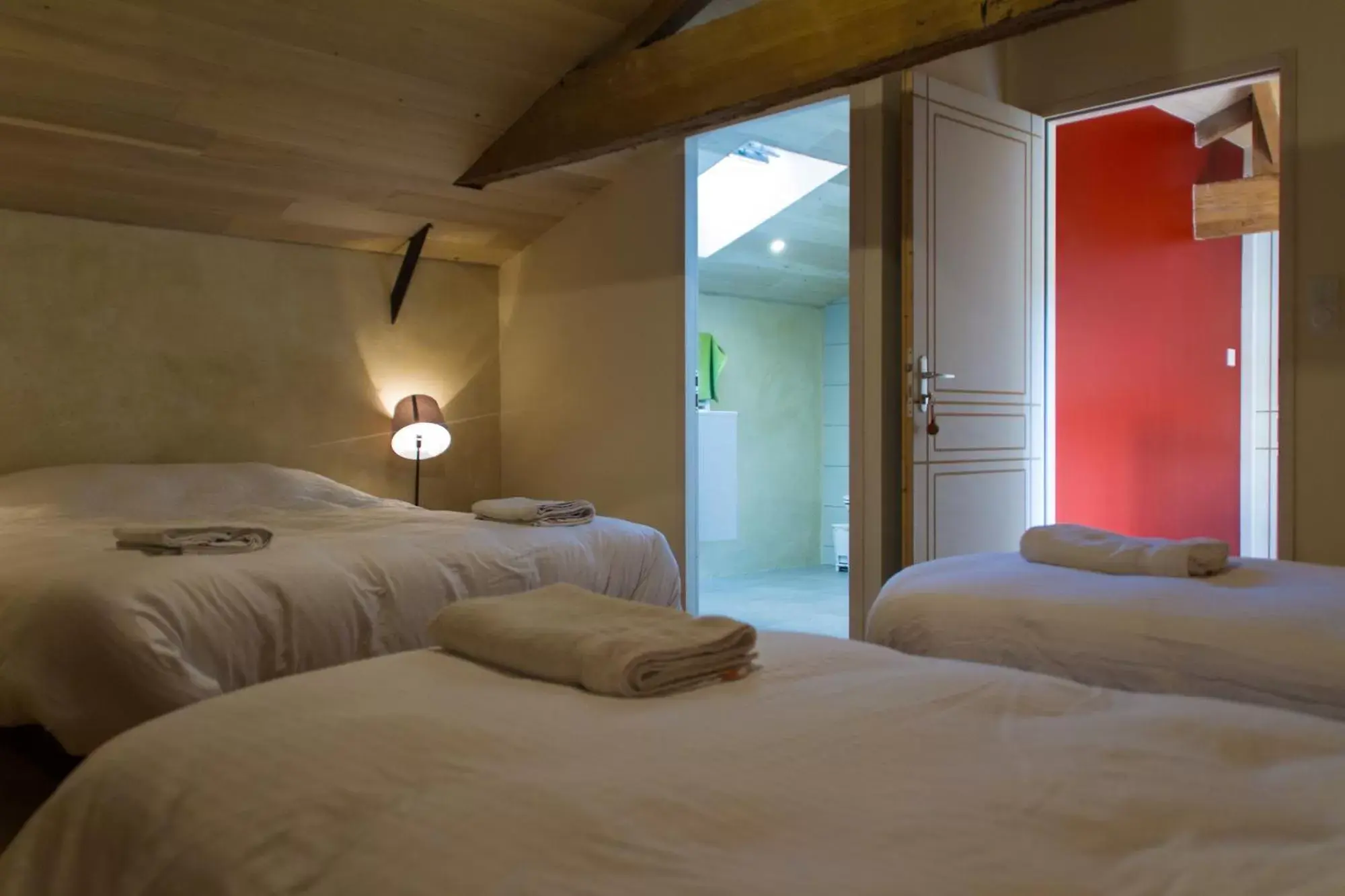 Bed in Le Puy Carmin - Chambre d'hôtes avec jacuzzi