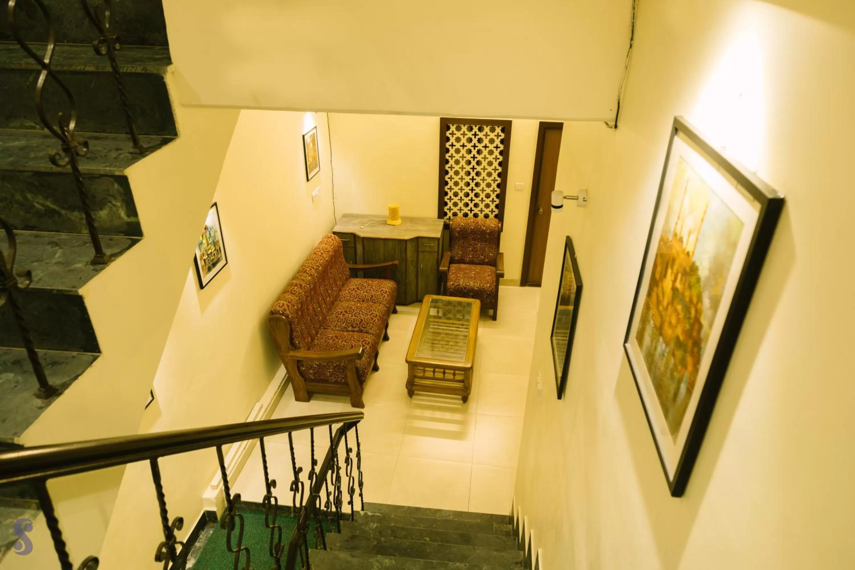 Communal lounge/ TV room in Safarnama Varanasi