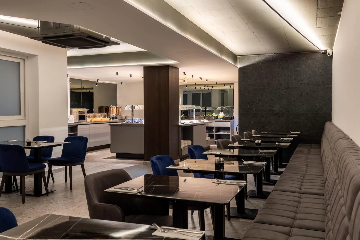 Restaurant/places to eat in Alavits Hotel by ST Hotels