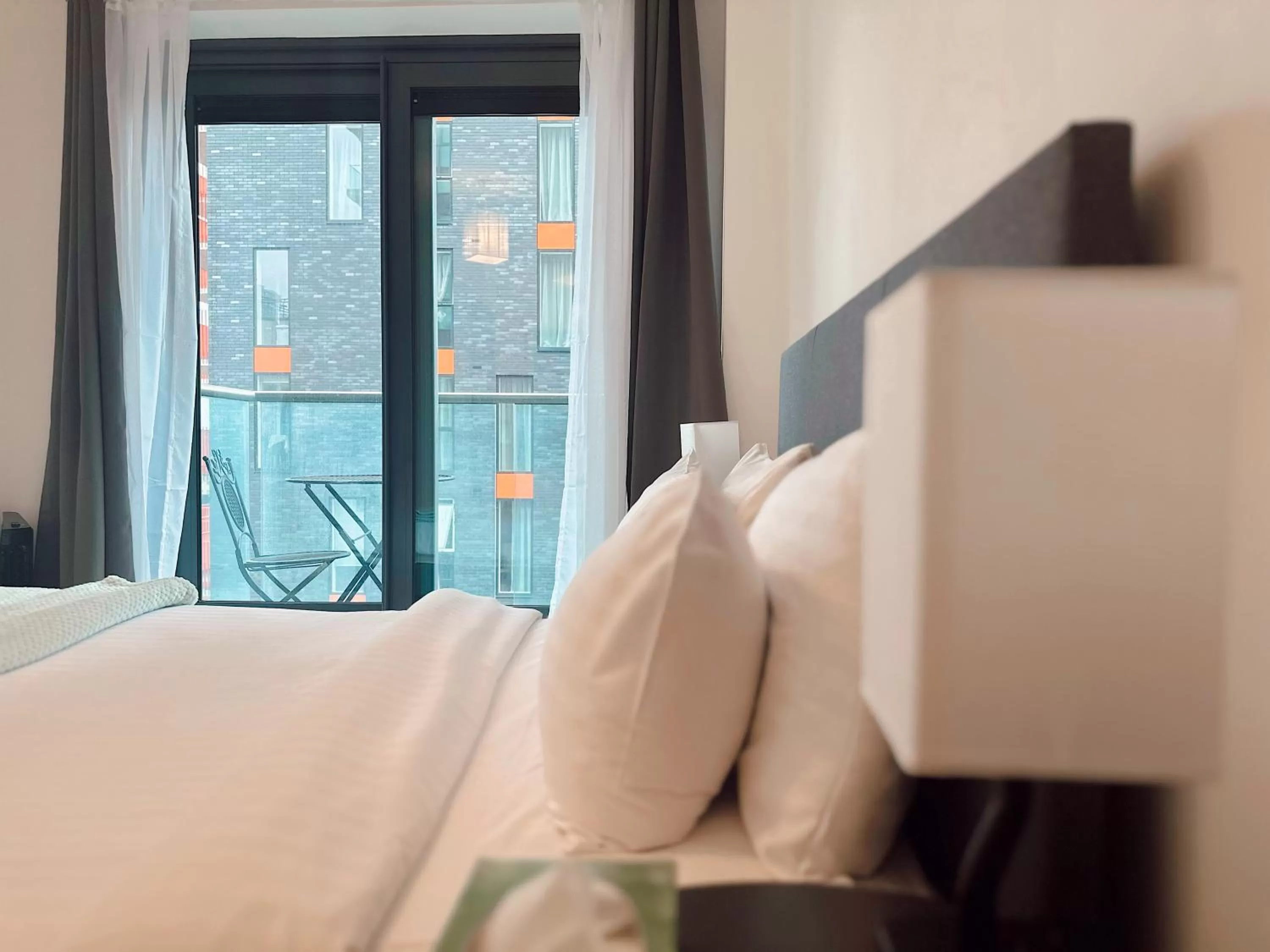 Bed in Canary Wharf - Luxury Apartments