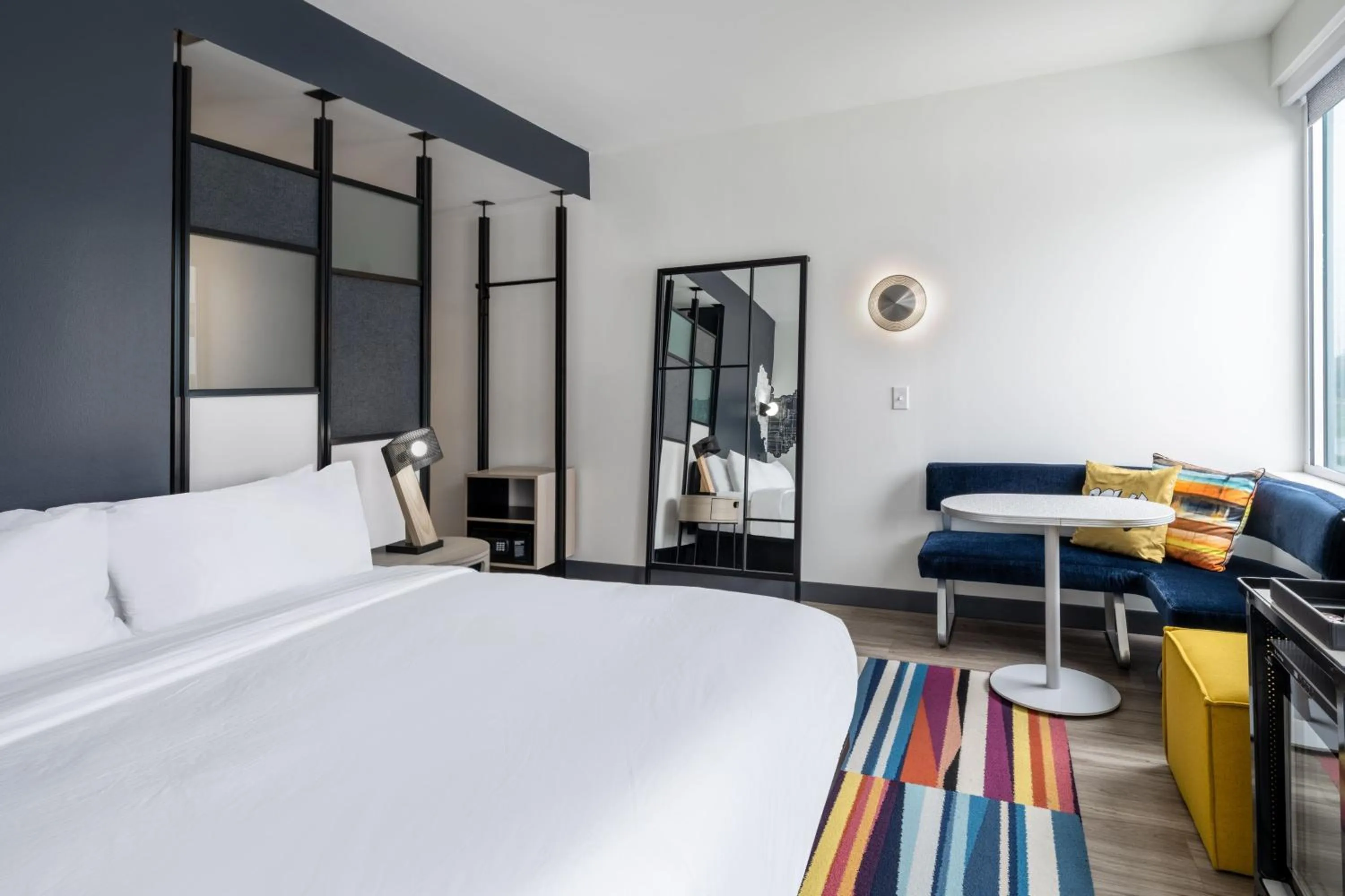 Photo of the whole room, Bed in Aloft Austin South