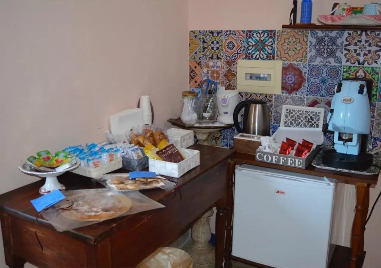 Coffee/tea facilities, Kitchen/Kitchenette in B&B Aquino in Terrazza