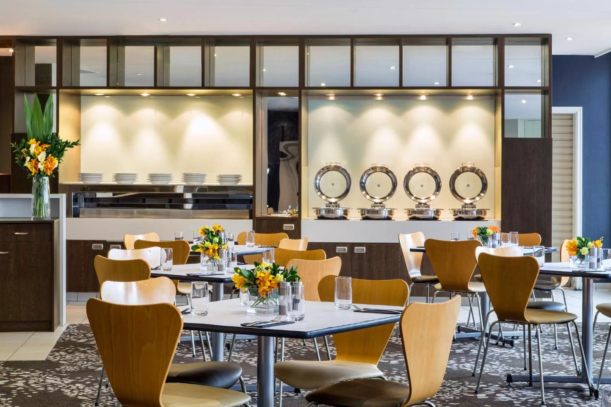 Restaurant/places to eat in Holiday Inn Melbourne Airport by IHG