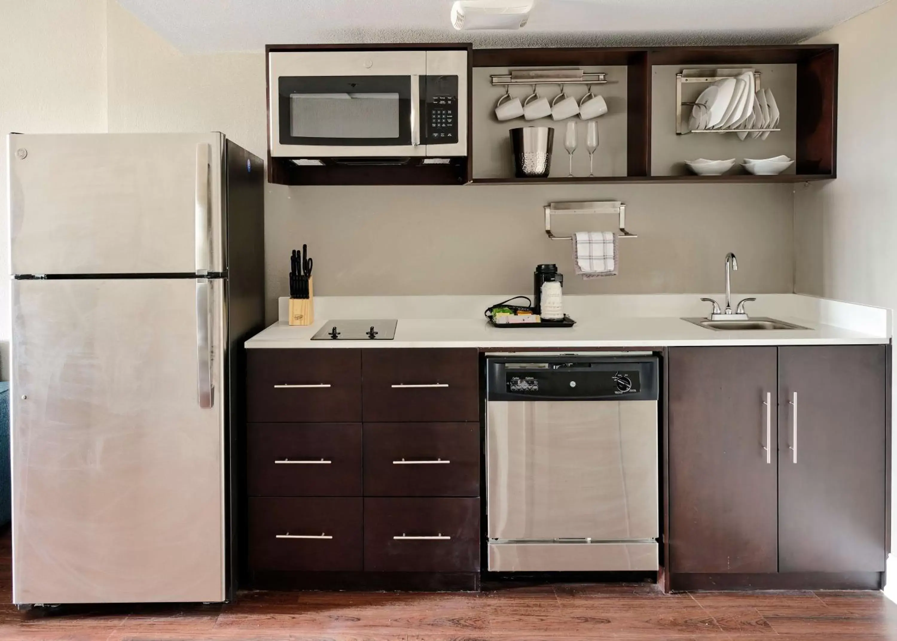 Photo of the whole room, Kitchen/Kitchenette in Best Western Plus Executive Residency Pottstown