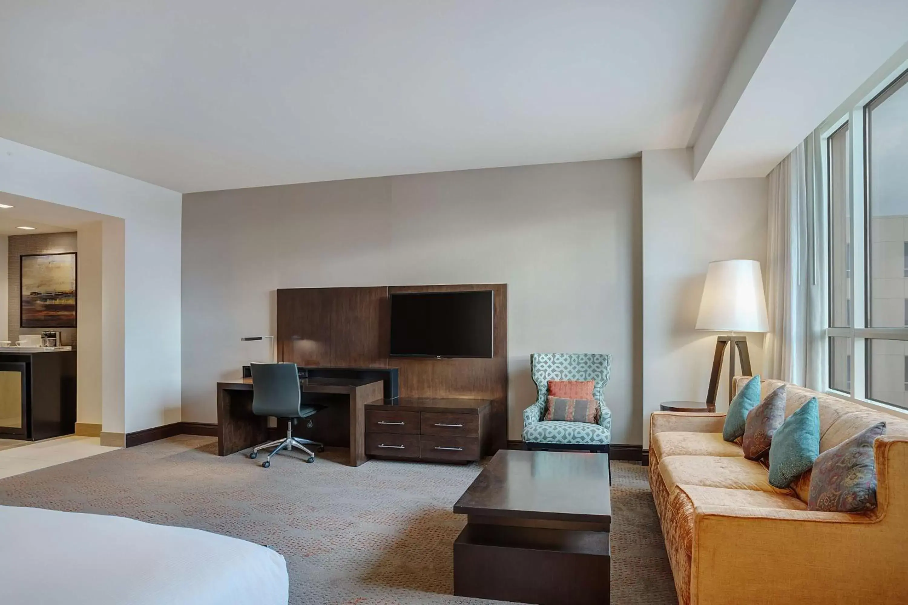 Bedroom, Seating Area in Hilton Dallas/Plano Granite Park