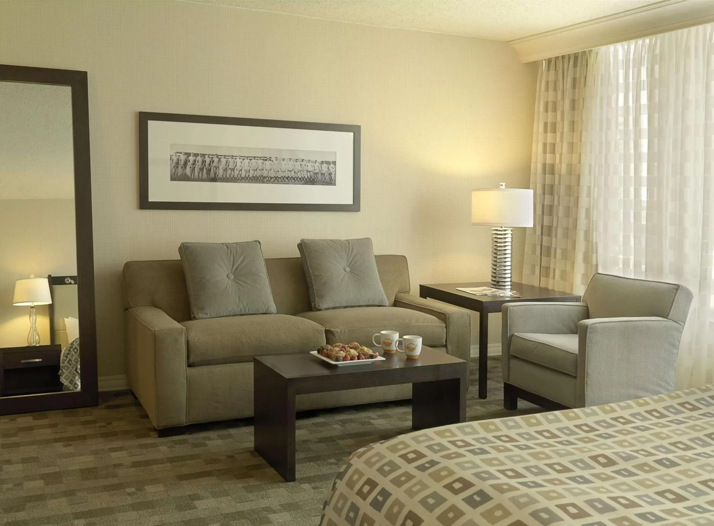 Bed, Seating Area in Hilton St. Louis at the Ballpark