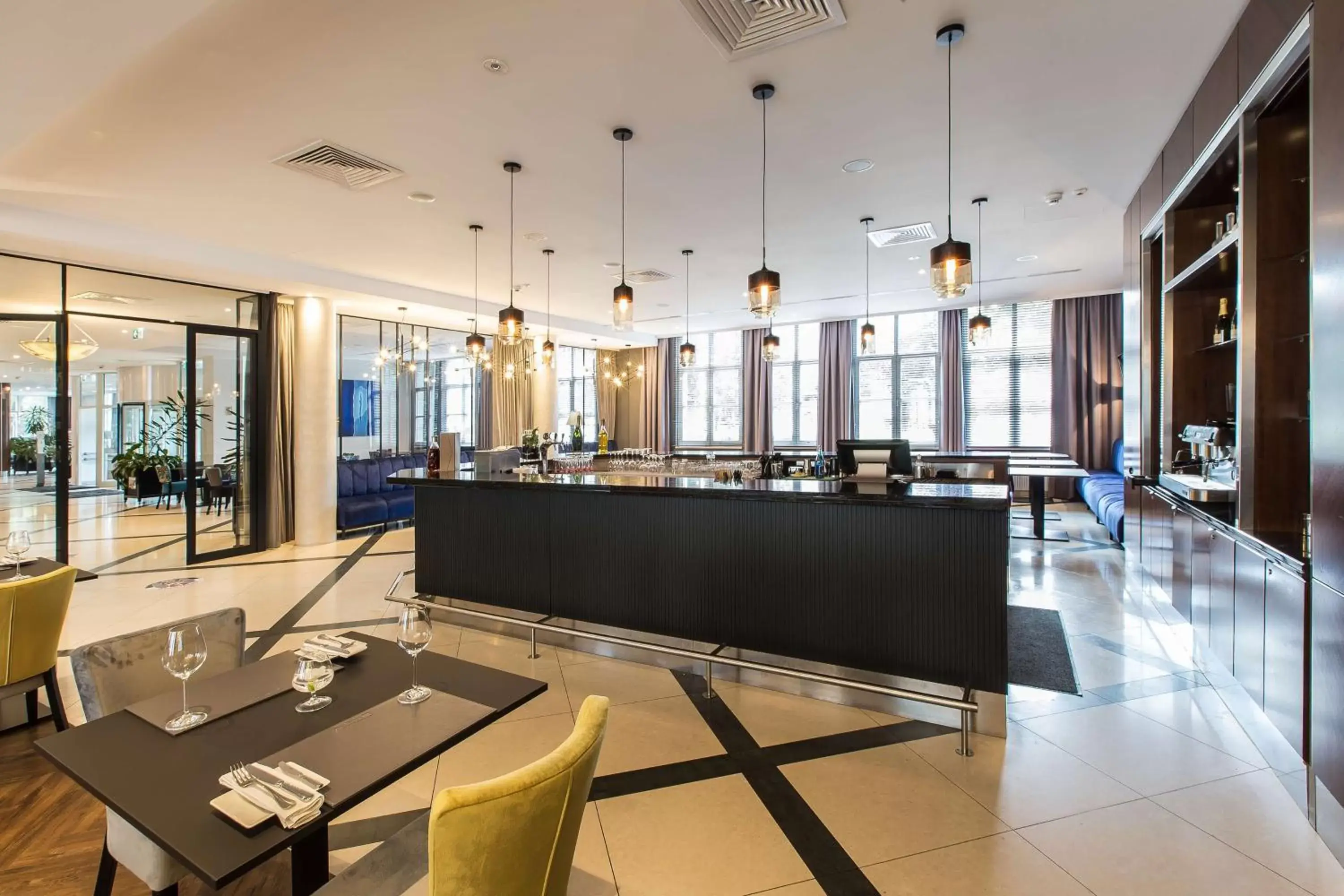 Lounge or bar, Restaurant/Places to Eat in Radisson Blu Hotel Wroclaw