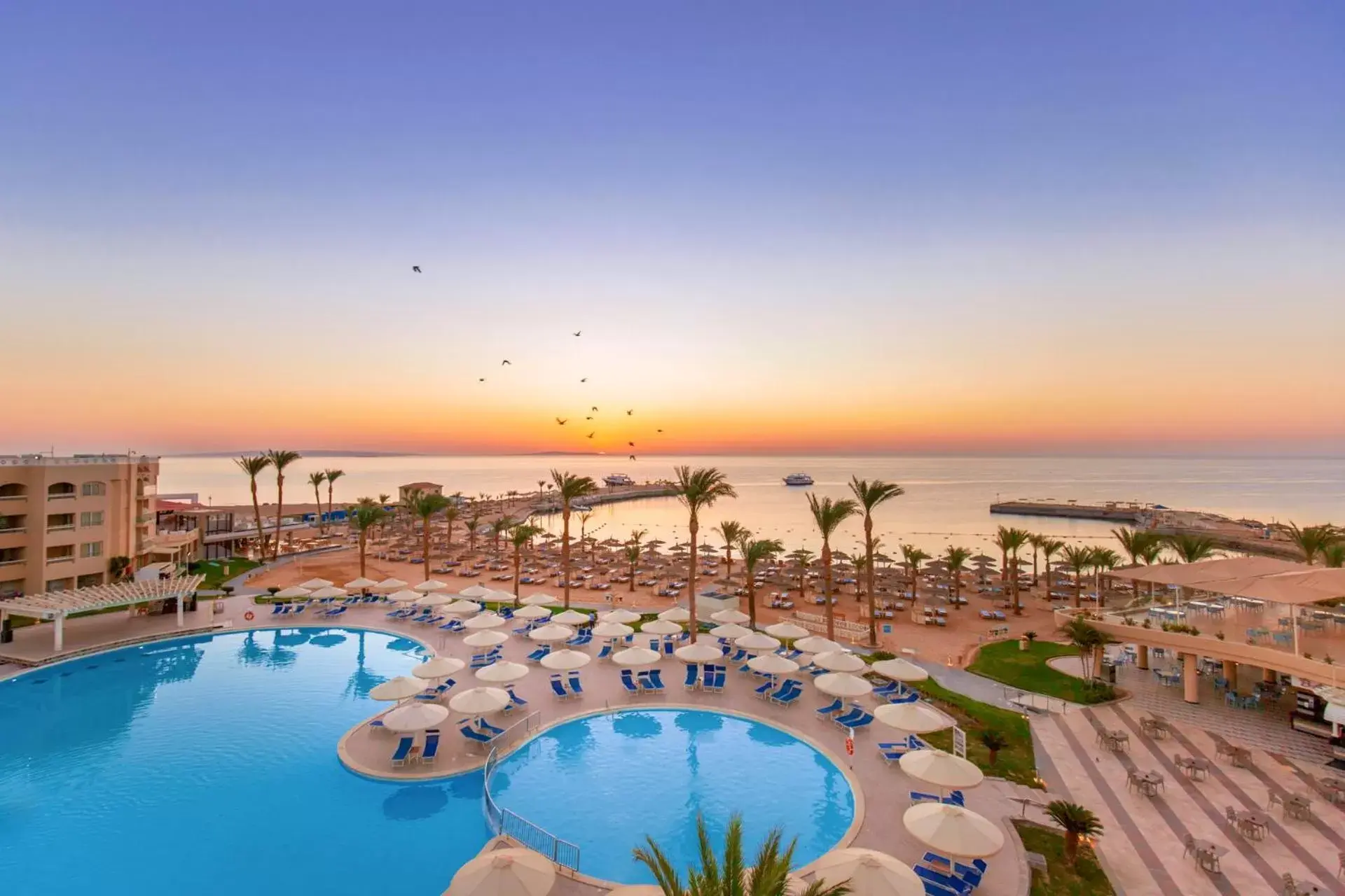 Swimming pool, Pool View in Beach Albatros Resort - Hurghada