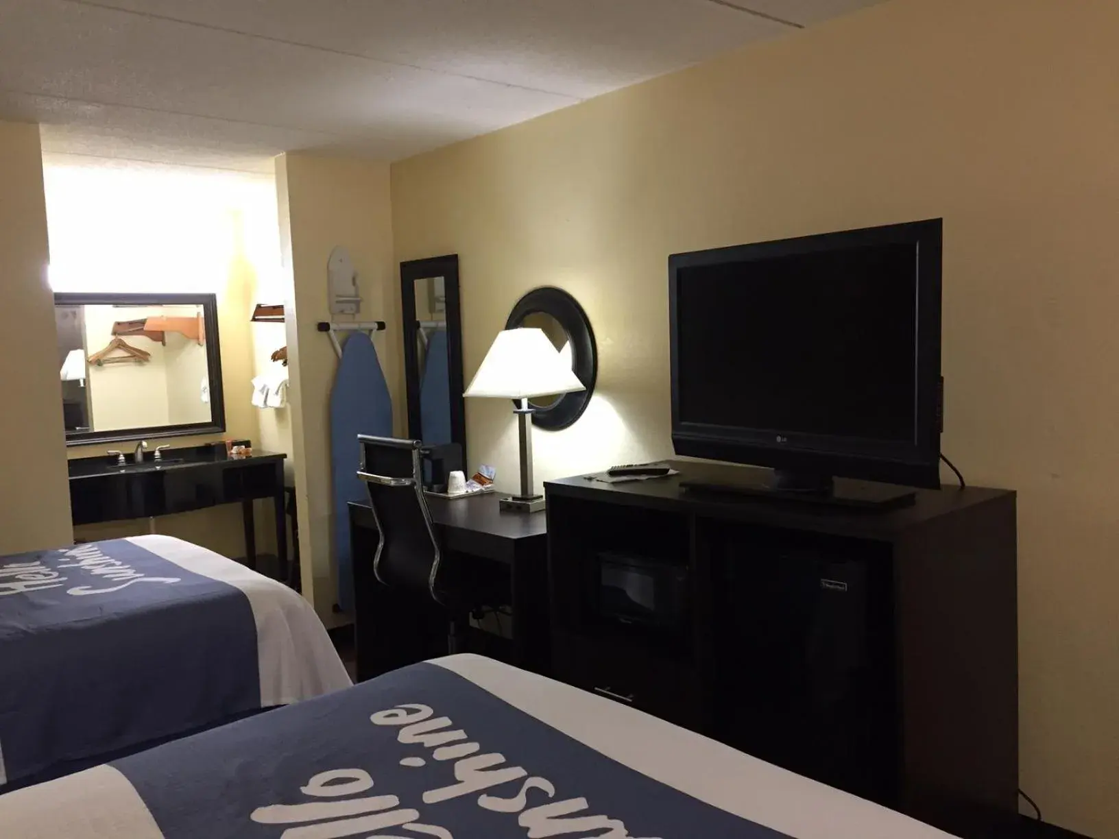 TV/Entertainment Center in Days Inn by Wyndham Ridgeland South Carolina