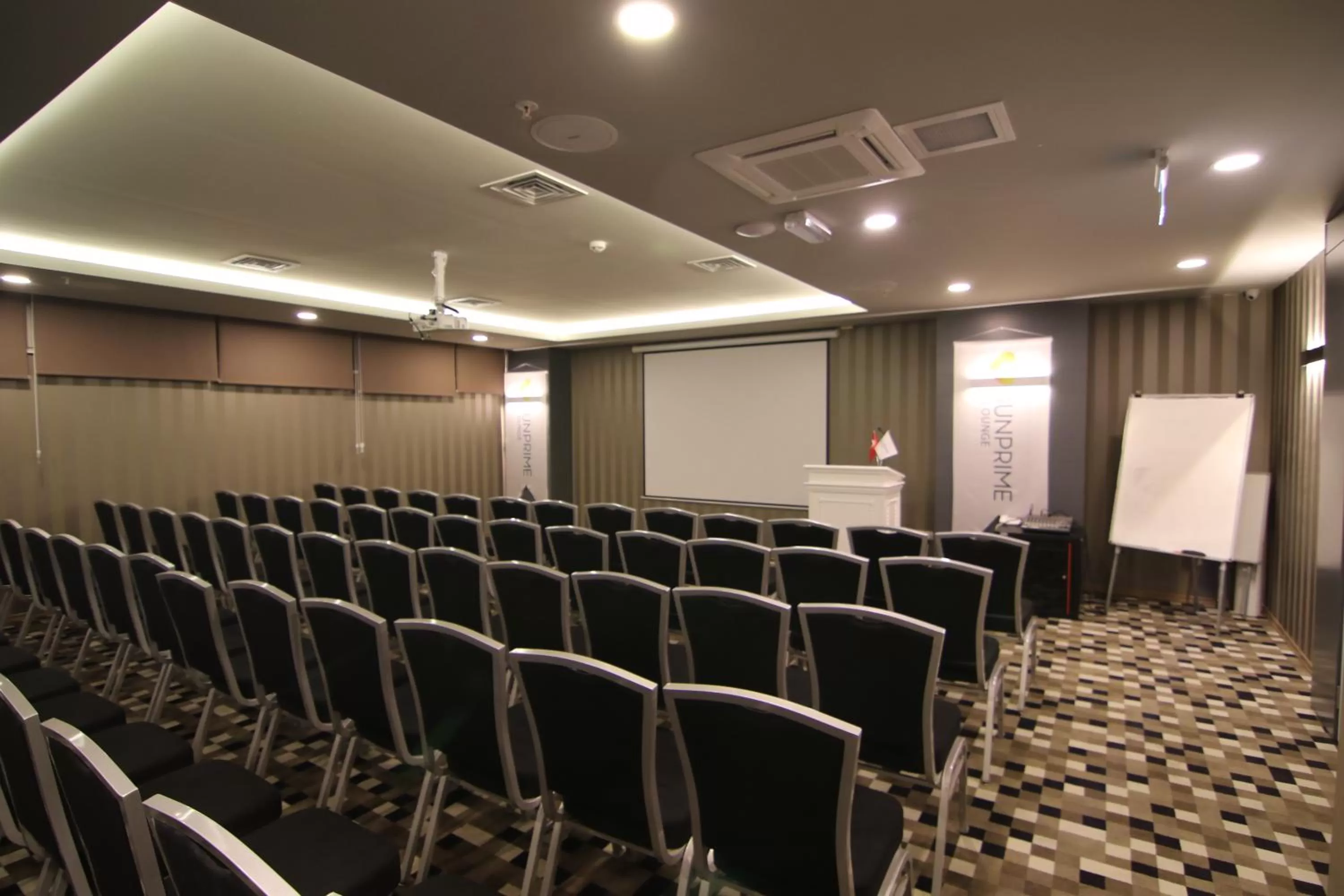 Business facilities in Sunprime C-Lounge - Adult Only