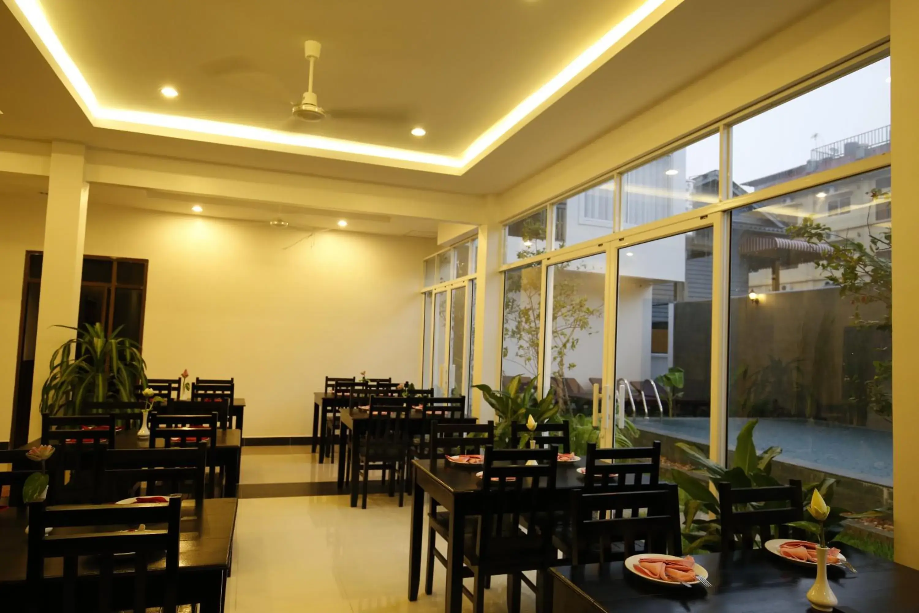 Restaurant/Places to Eat in Holy Angkor Hotel