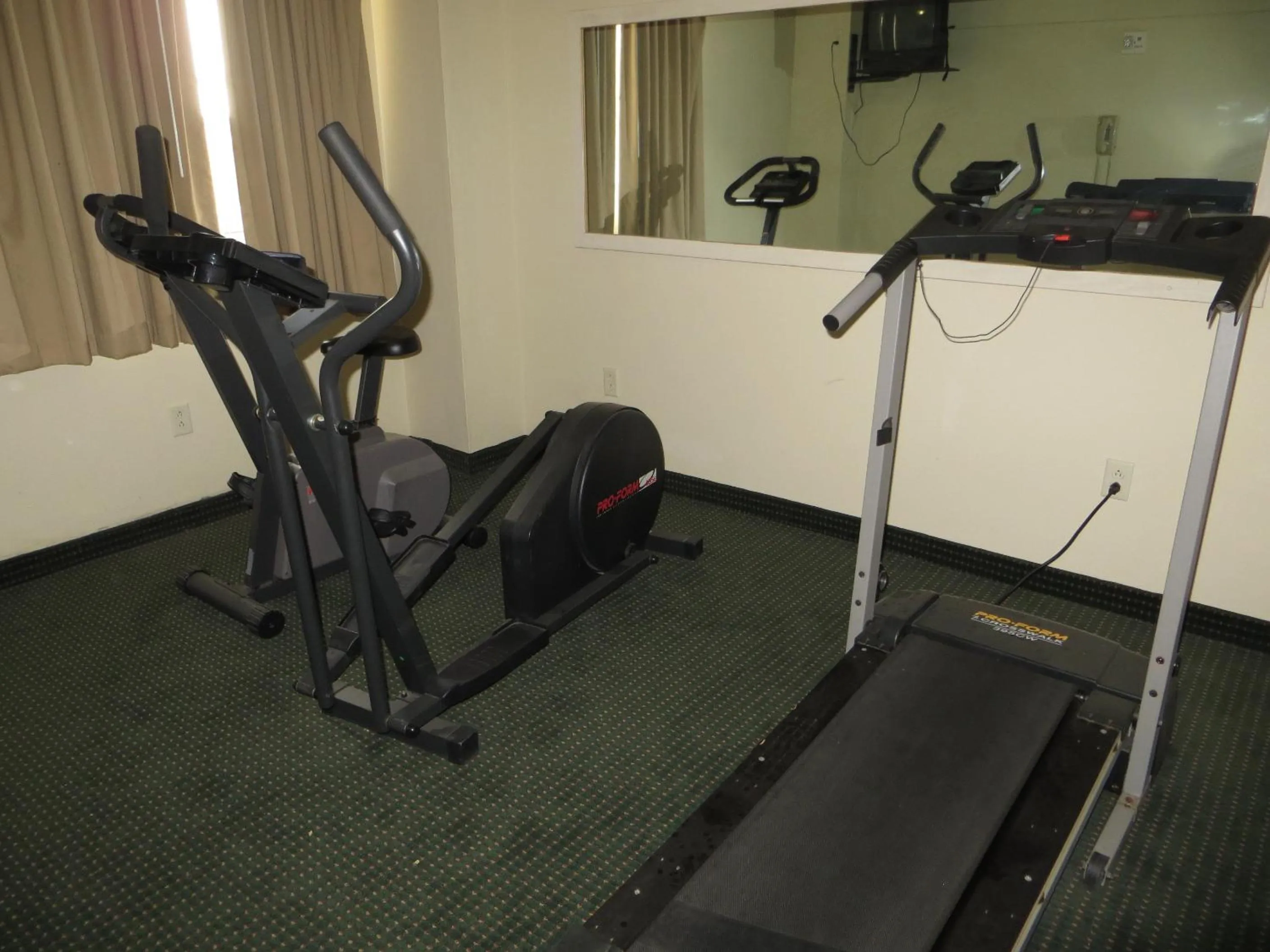 Fitness centre/facilities in Days Inn by Wyndham Custer