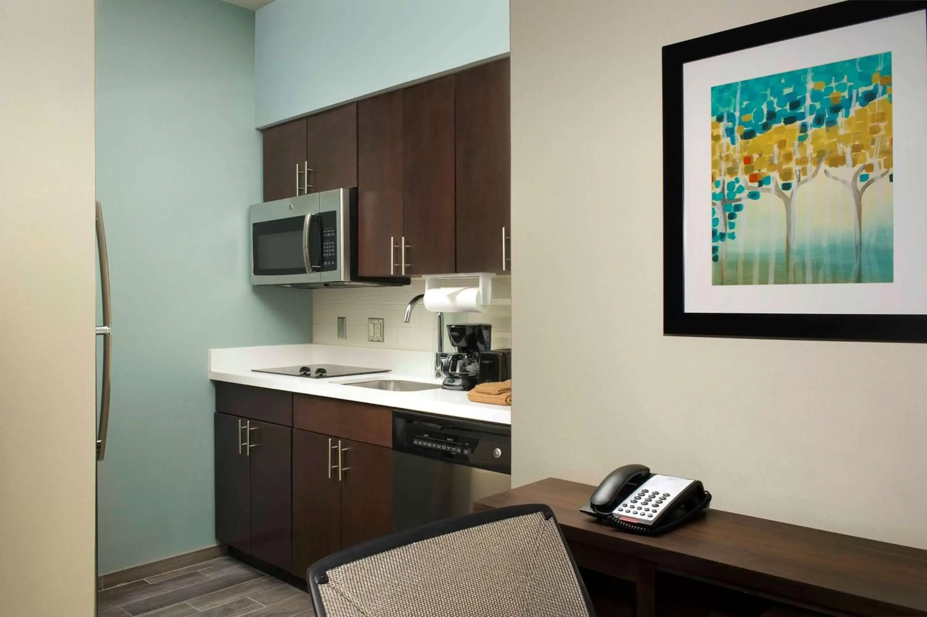 Bedroom, Kitchen/Kitchenette in Homewood Suites San Antonio Airport