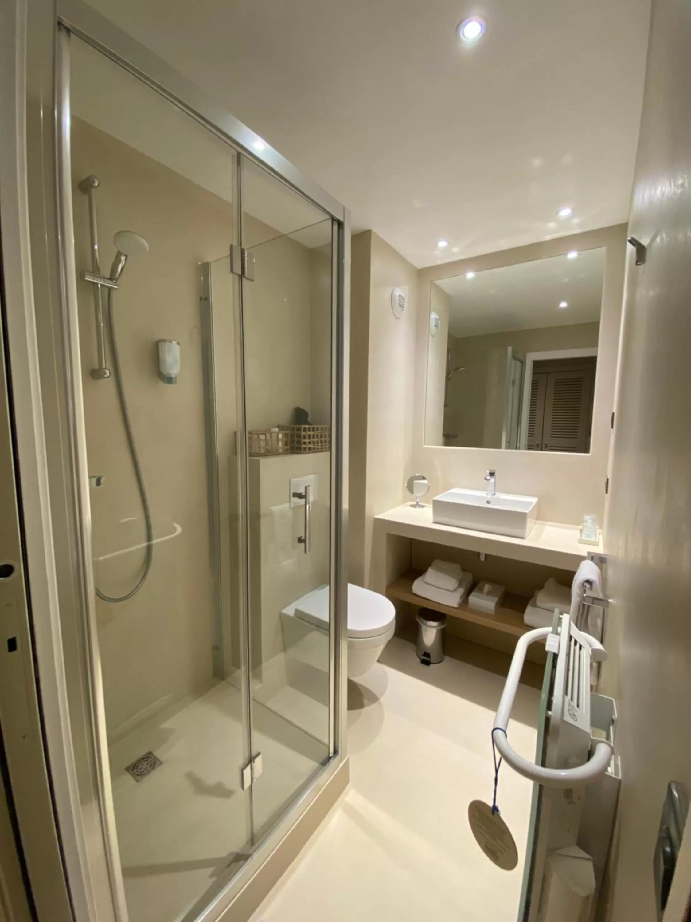Bathroom in Hôtel de la Plage - Saint Jean de Luz