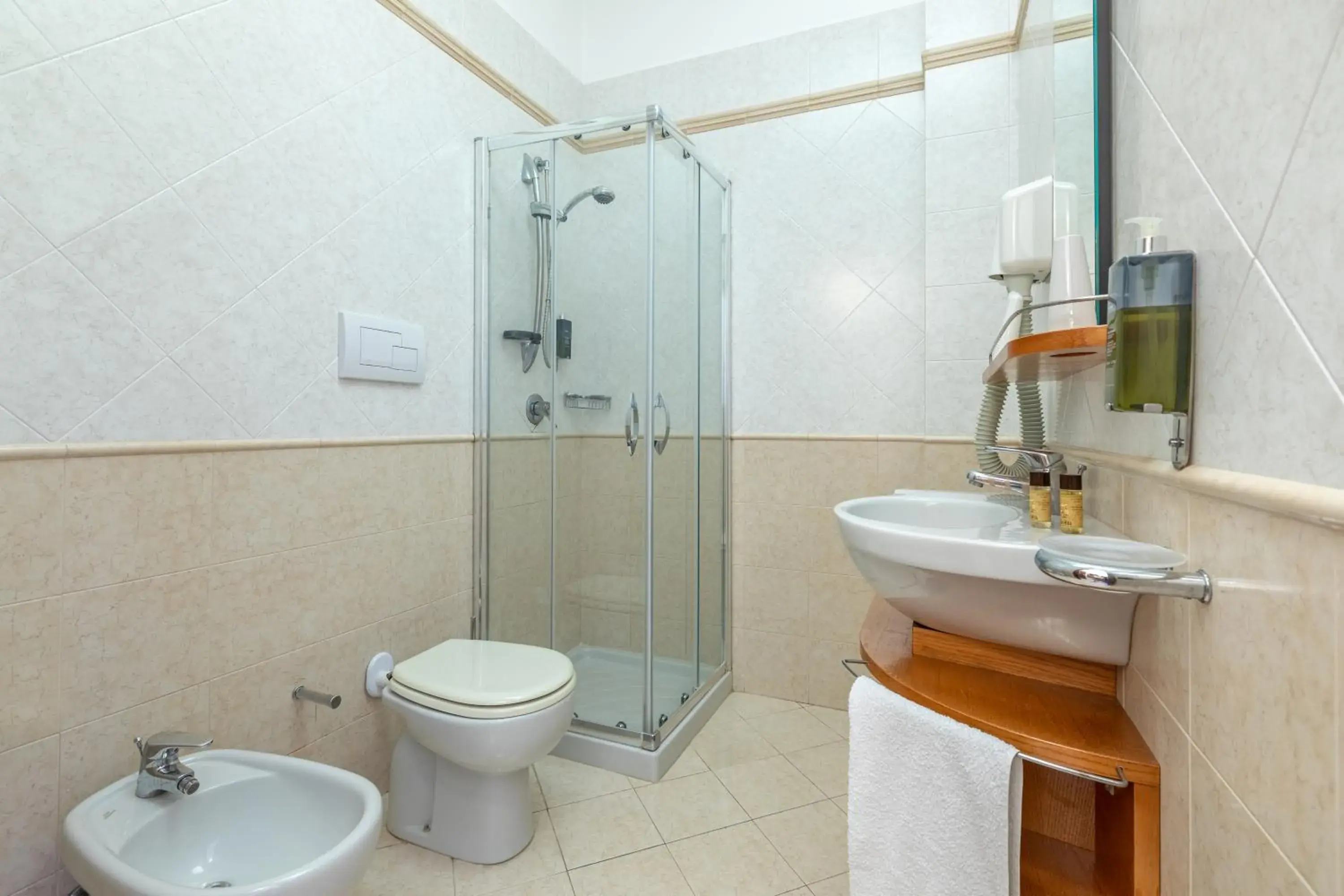 Bathroom in Hotel Sabbia d'Oro