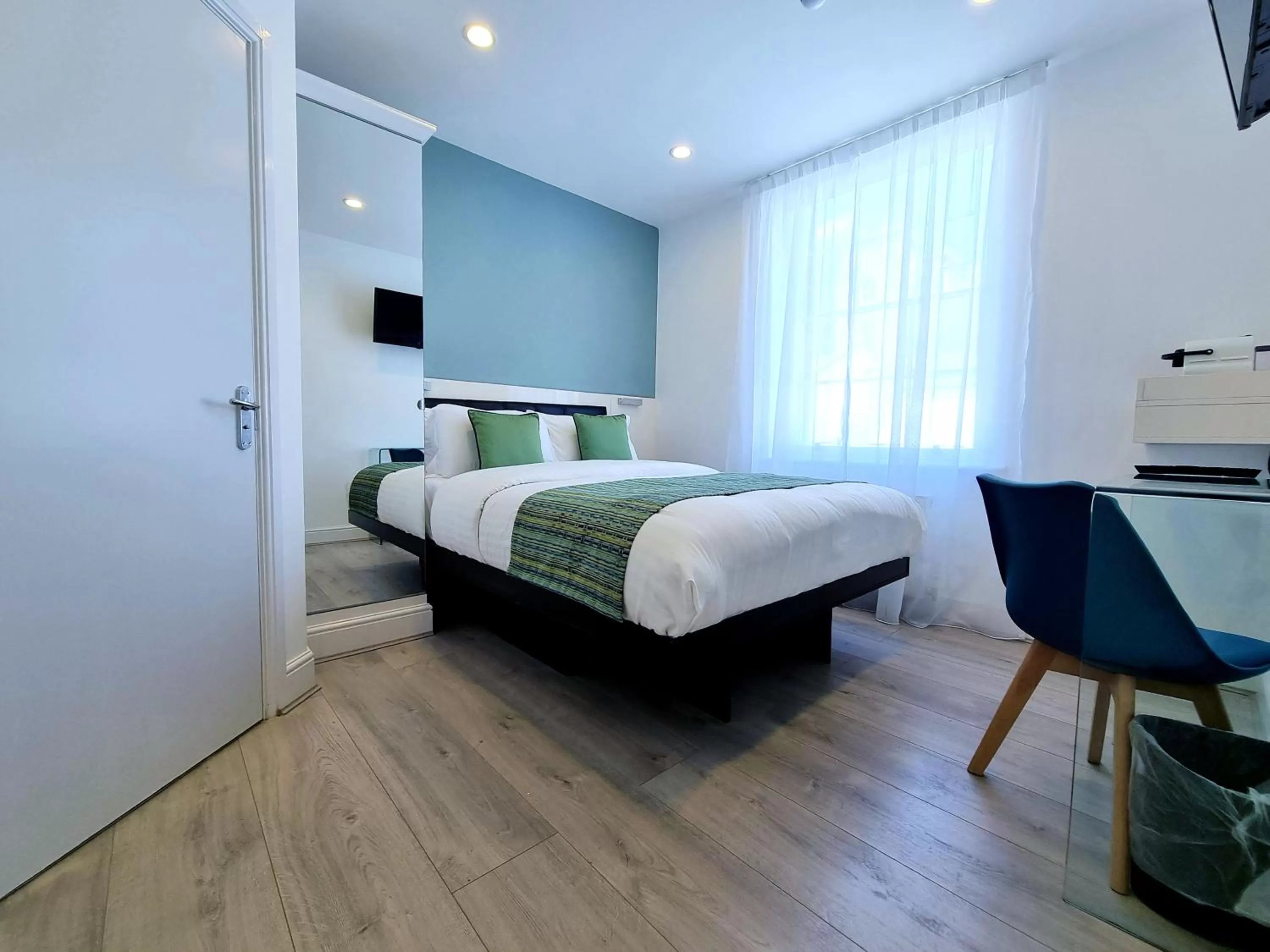 Bedroom, Bed in 146 STUDIOS Marylebone