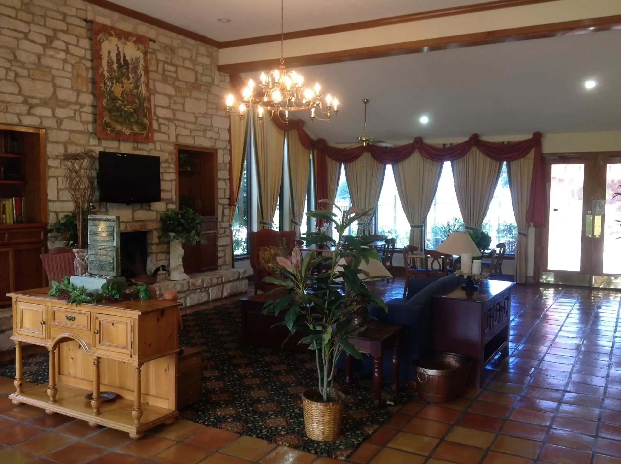 Communal lounge/ TV room in Countryside Inn