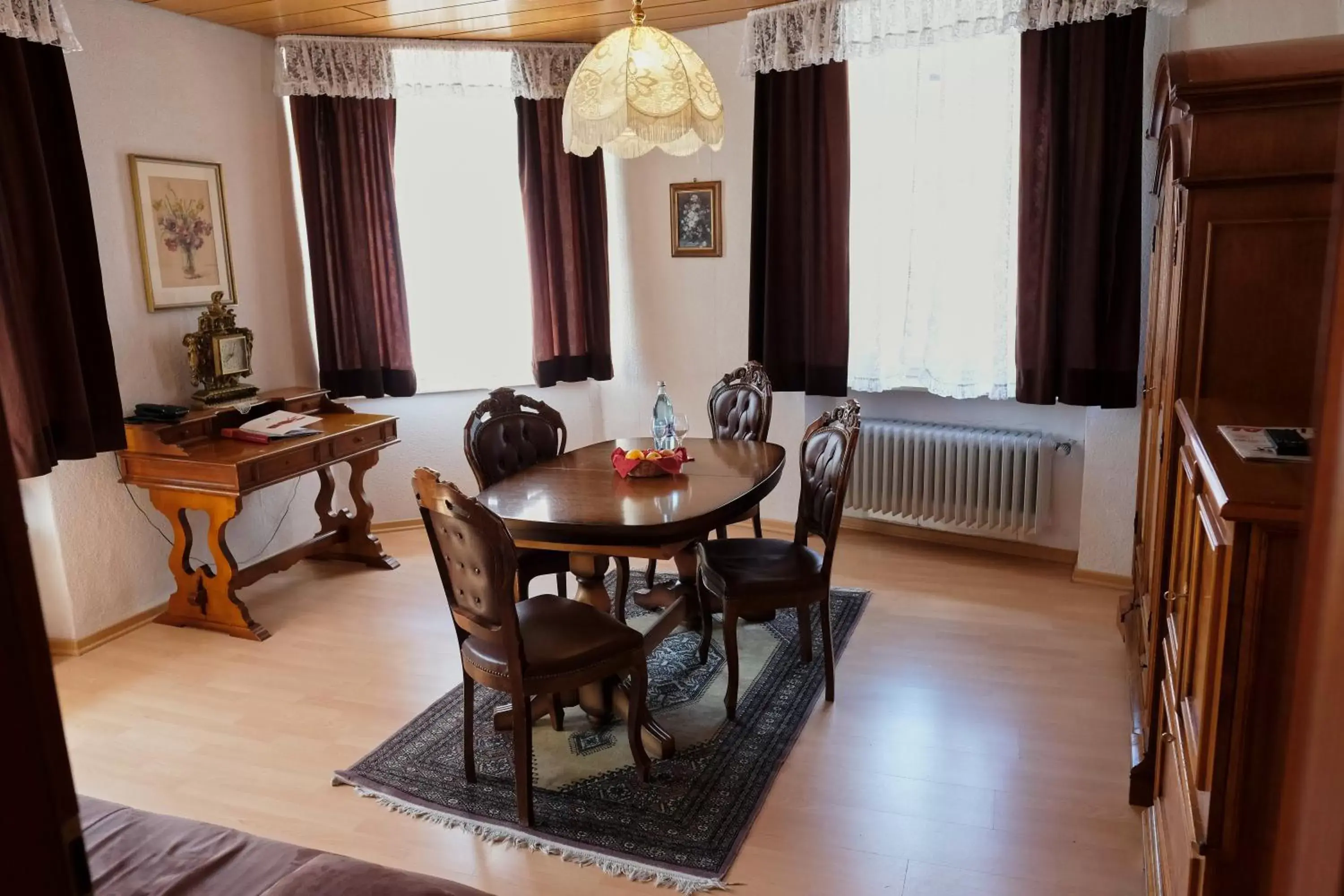 Living room, Dining Area in Romantica Hotel Blauer Hecht