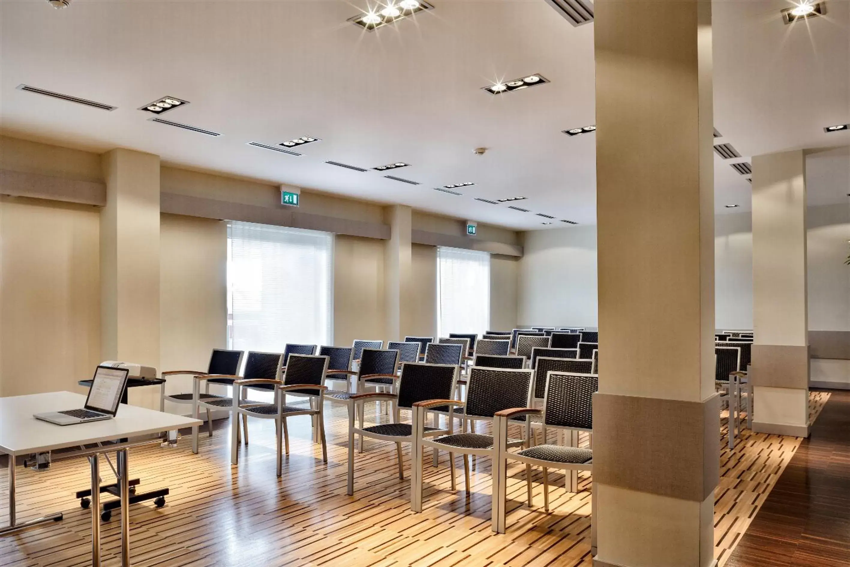 Meeting/conference room, Business Area/Conference Room in Jazz Hotel