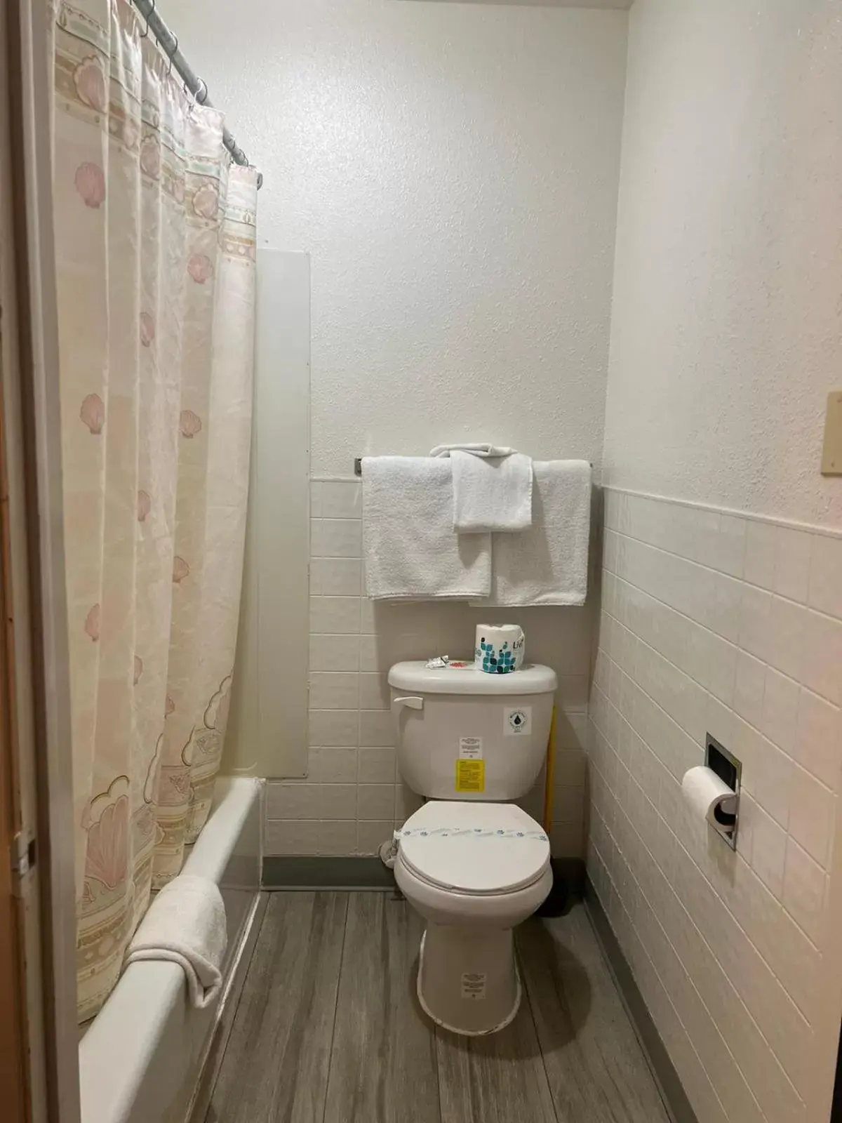 Bathroom in Central Motel