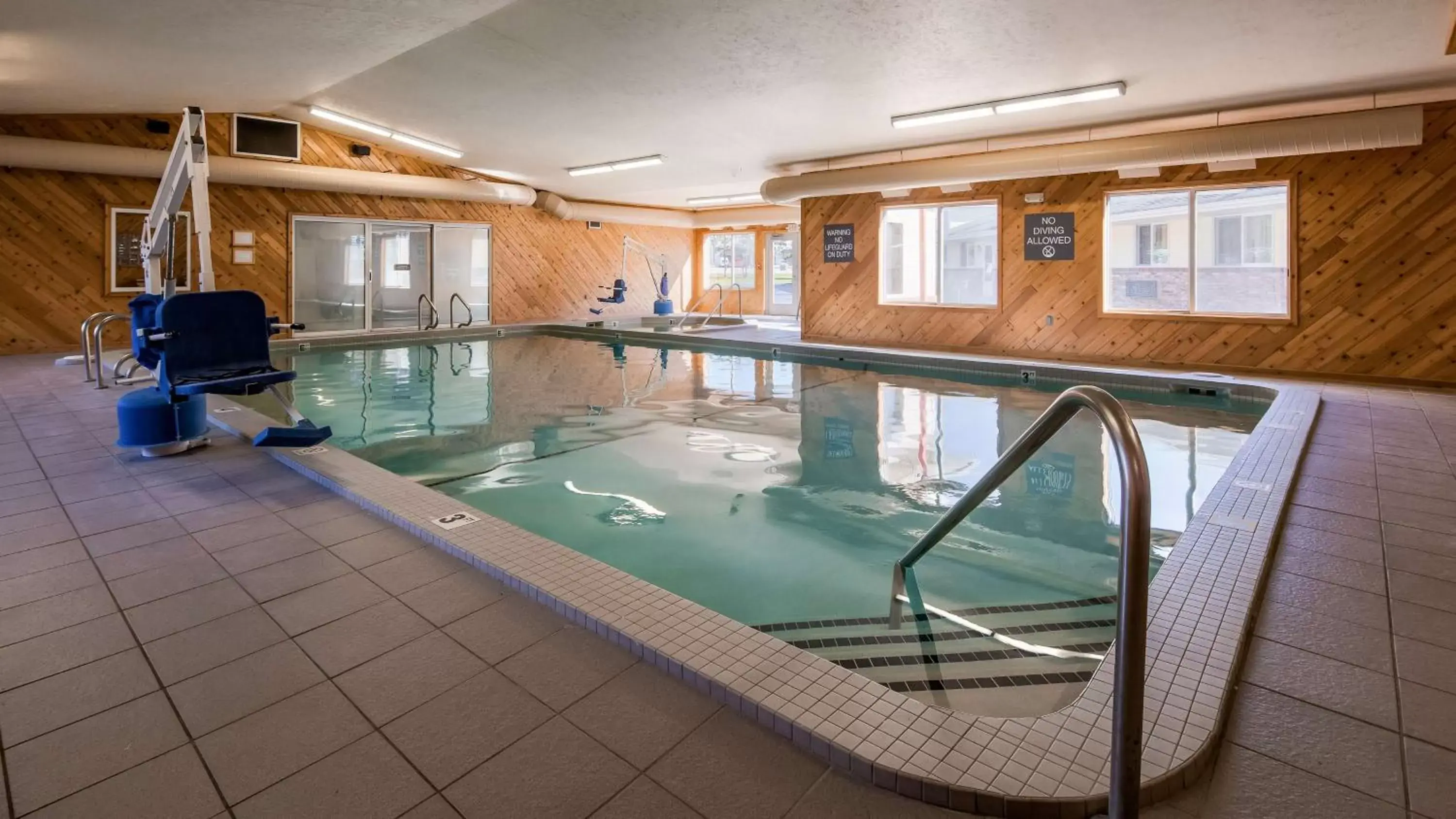 Activities, Swimming Pool in Best Western of Harbor Springs