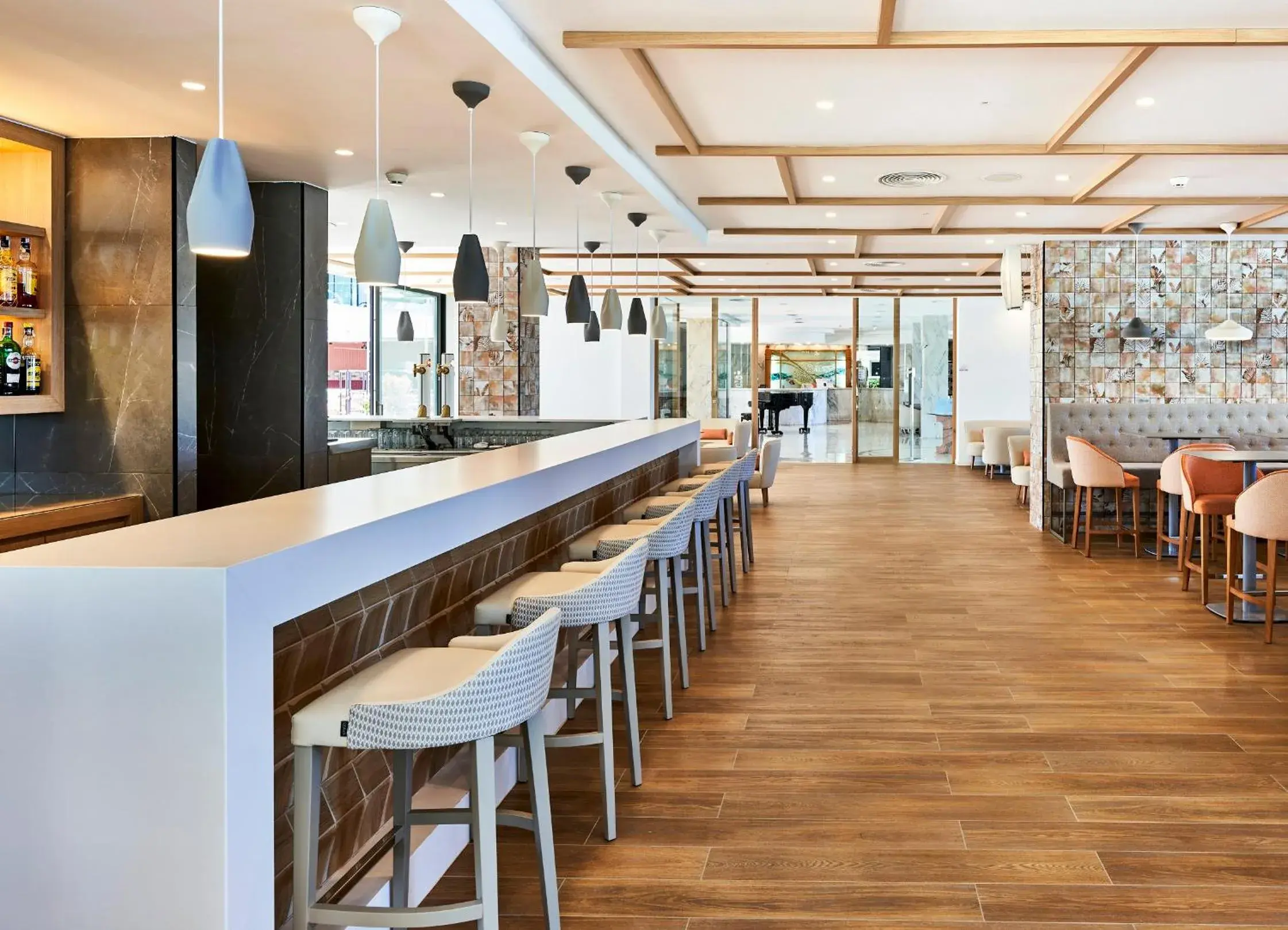 Lounge or bar in Hotel & Spa S'Entrador Playa Lounge or bar in Hotel & Spa S'Entrador Playa