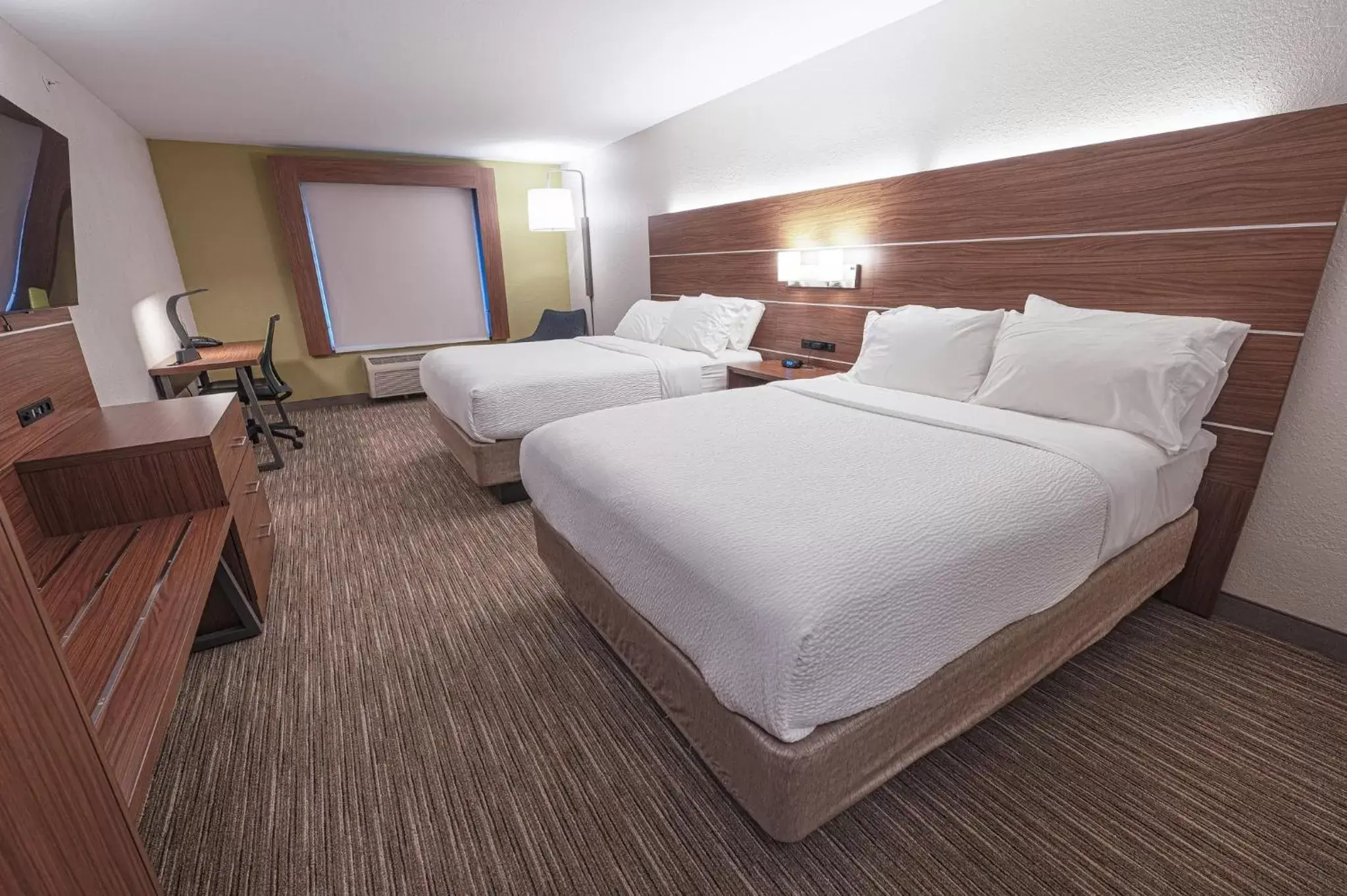 Photo of the whole room, Bed in Holiday Inn Express Hotel & Suites East Lansing, an IHG Hotel