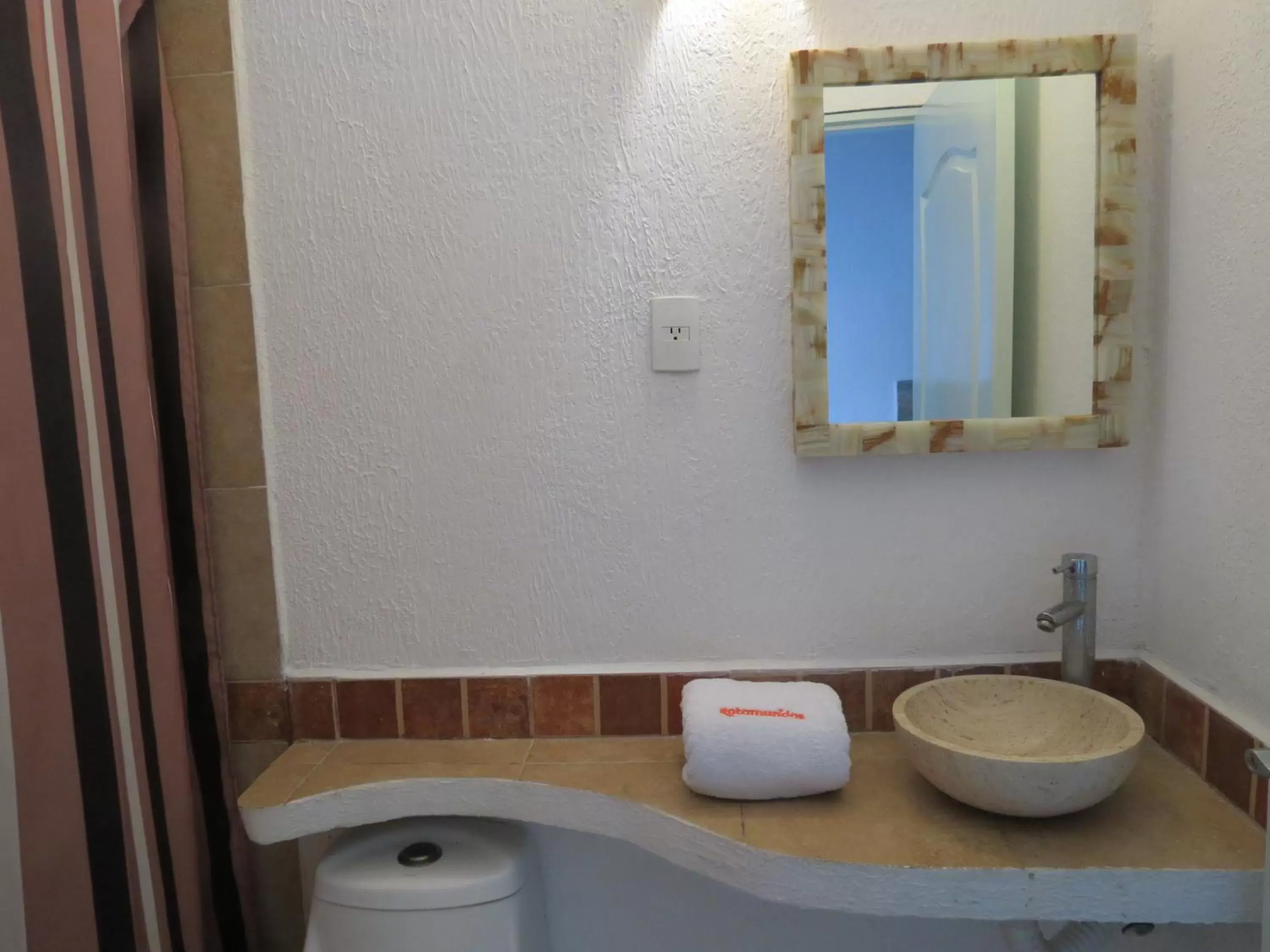 Bathroom in Hotel Albri by Rotamundos