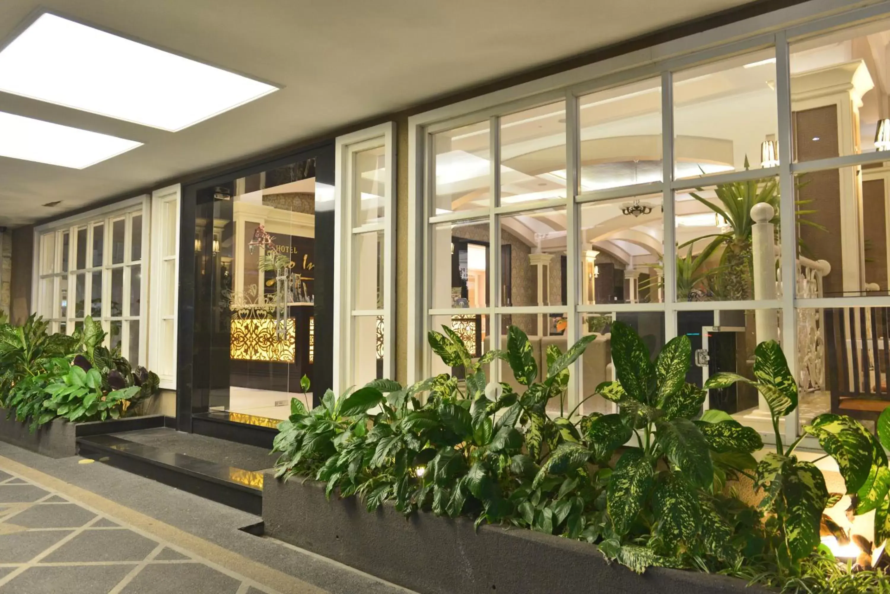 Facade/entrance in Hotel Trio Indah 2