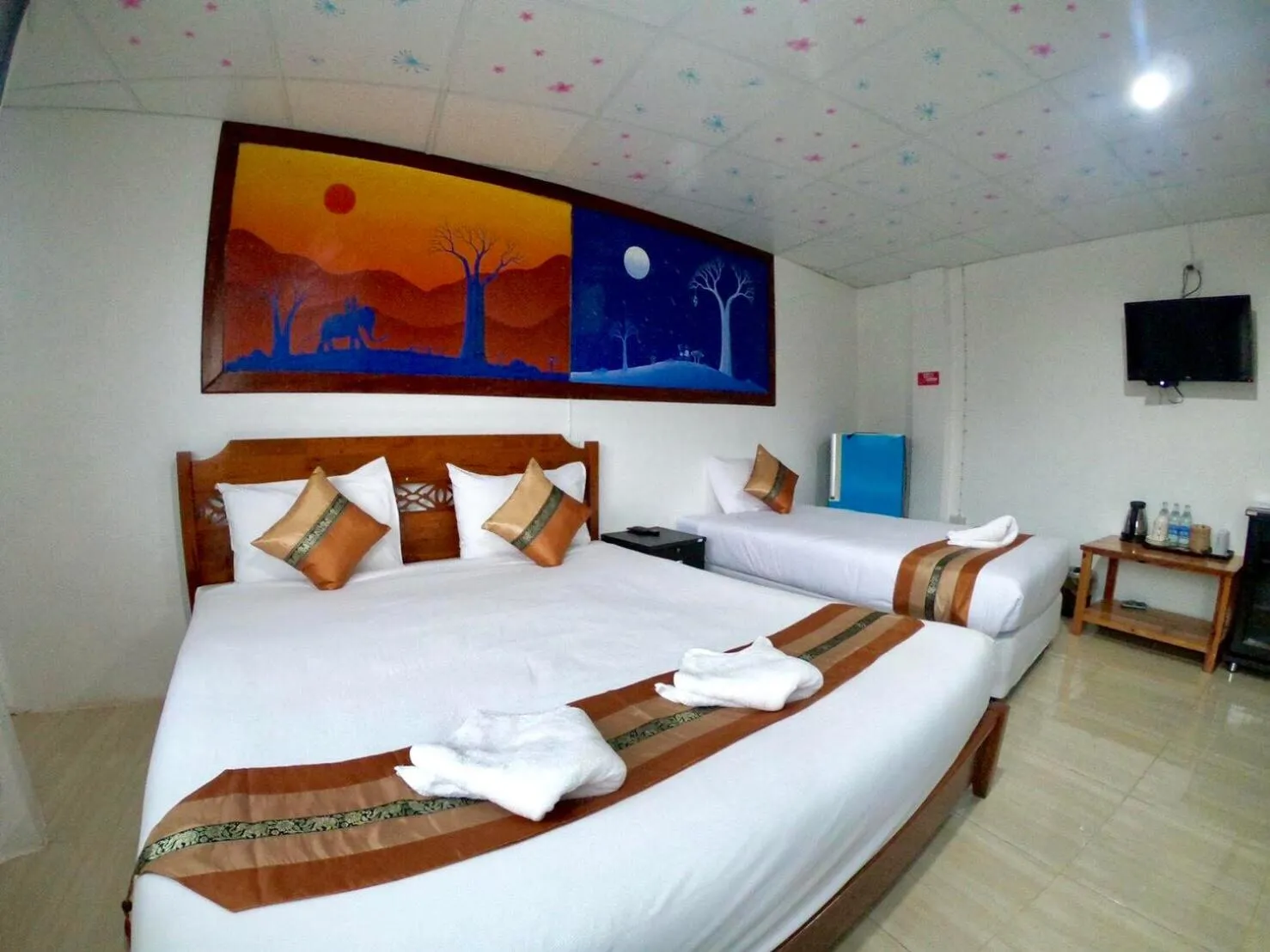 Bedroom, Bed in Diamond de pai